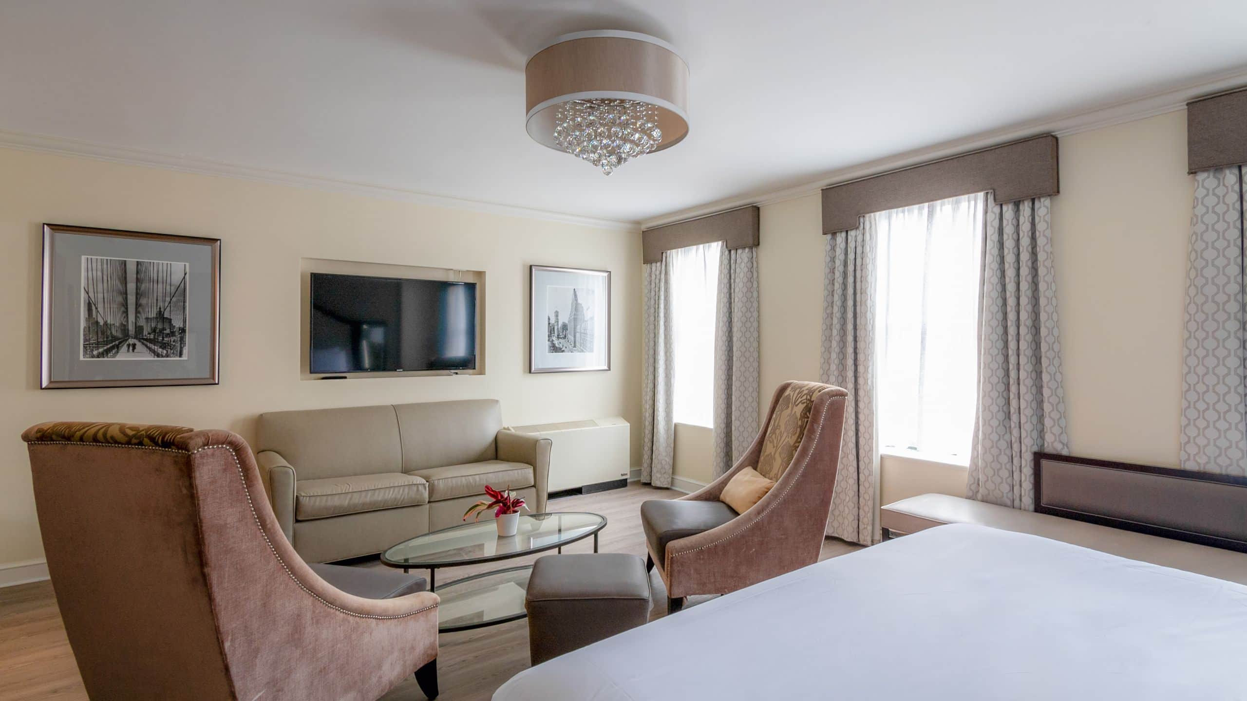 Park South Hotel Jr Suite Brownstone