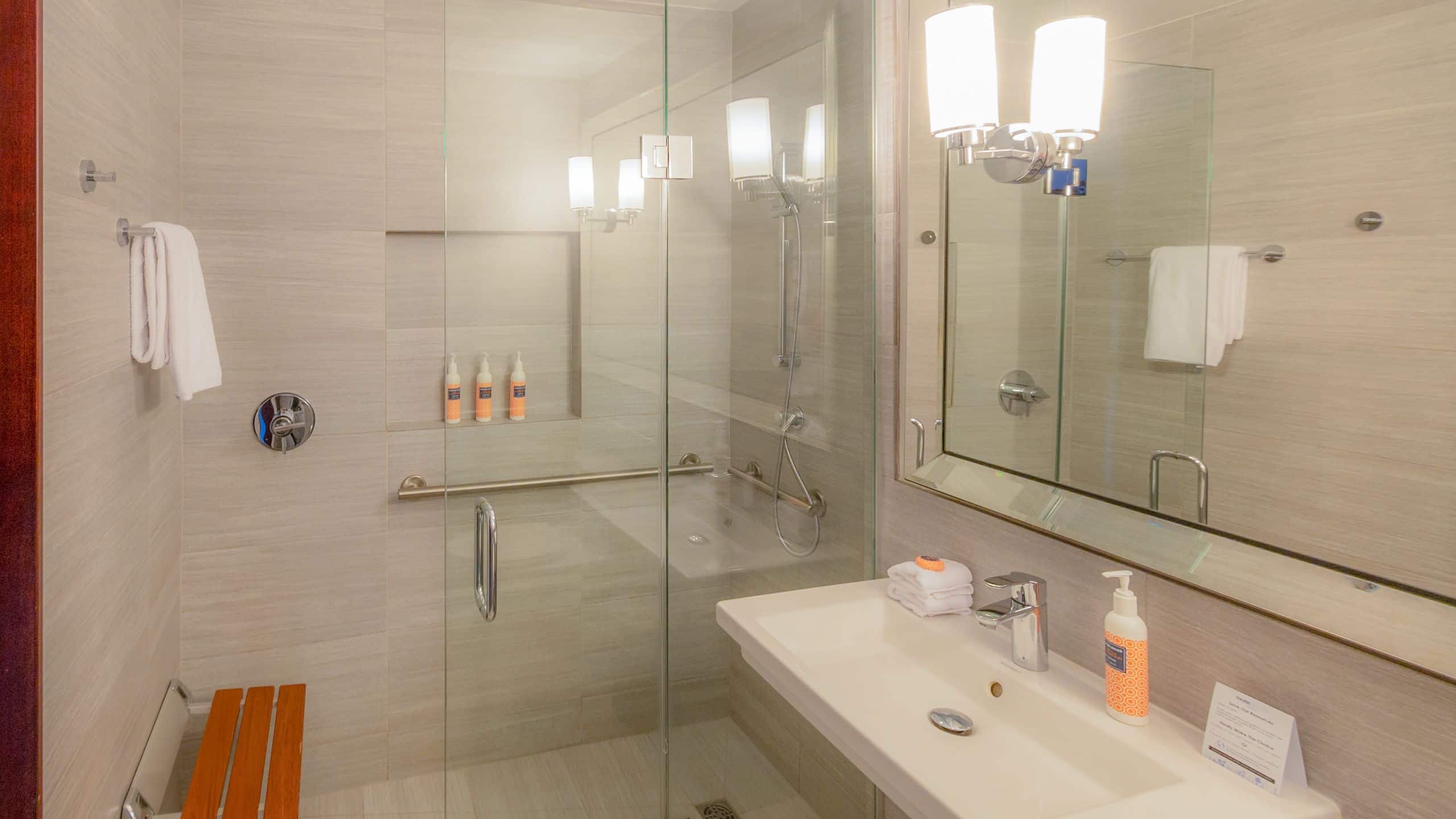 3 of 6 Park South Hotel King City View Bathroom