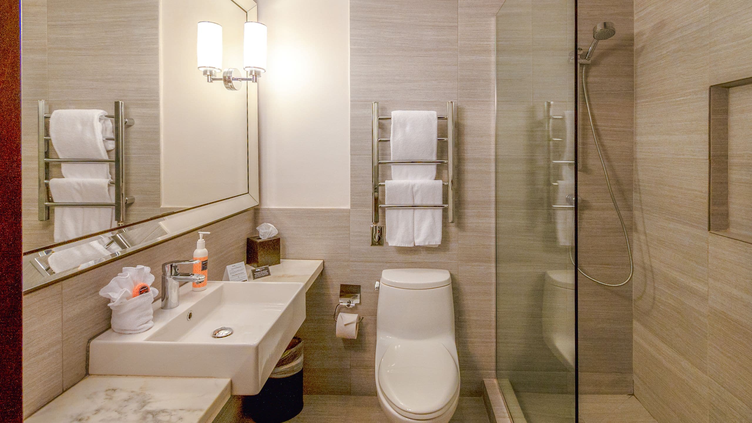 2 of 4 Park South Hotel King And Two Double City View Bathroom