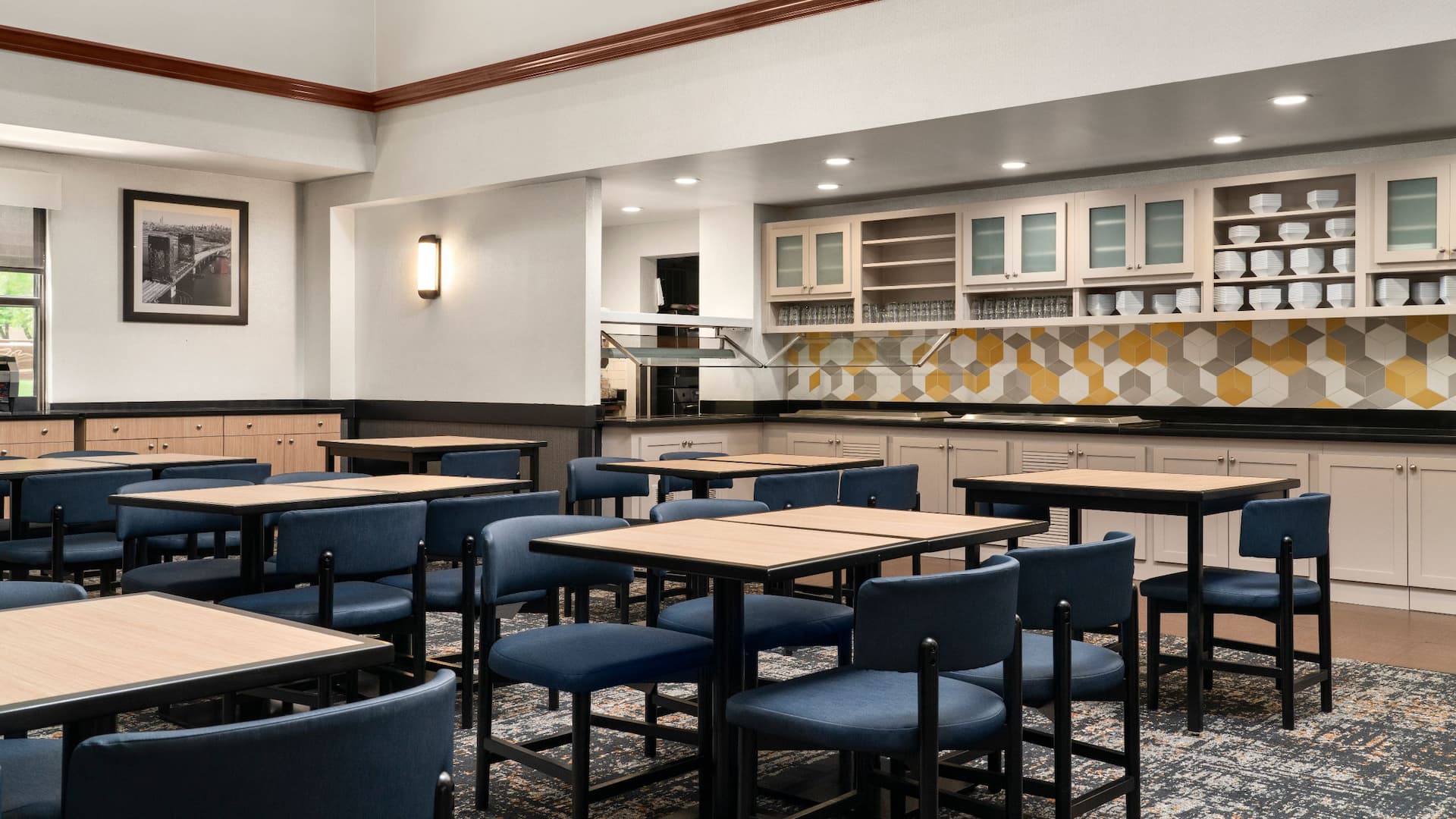 Hyatt Place Secaucus/Meadowlands Lobby Dining Area