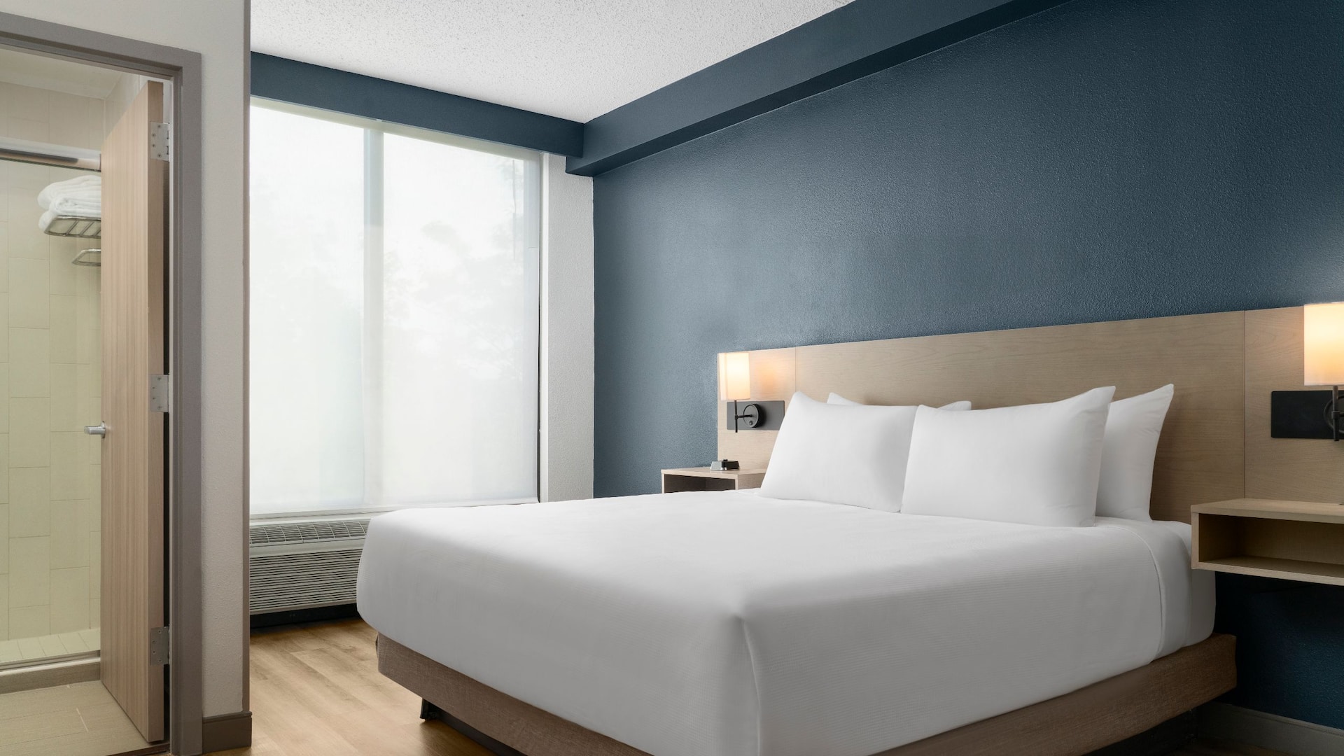 Hyatt Place Secaucus/Meadowlands Guestroom King Bed Bed