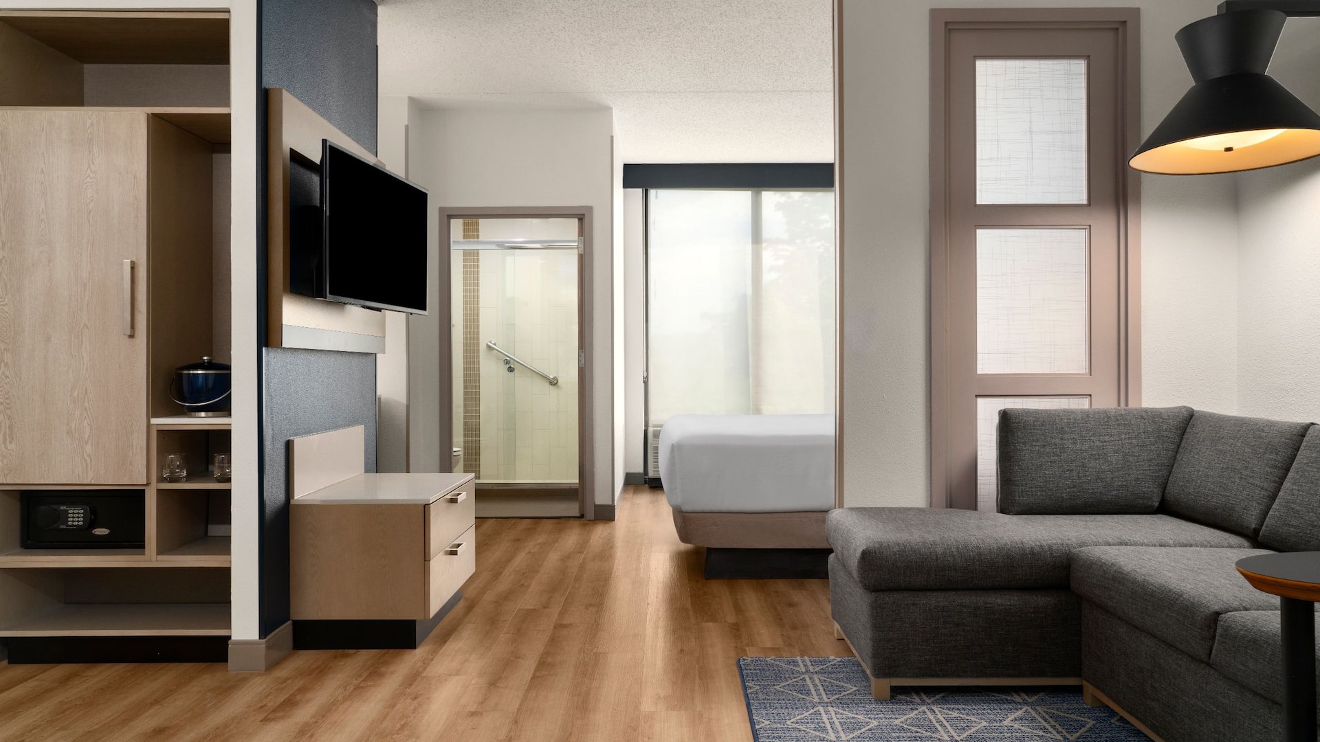 Hyatt Place Secaucus/Meadowlands Guestroom King Bed