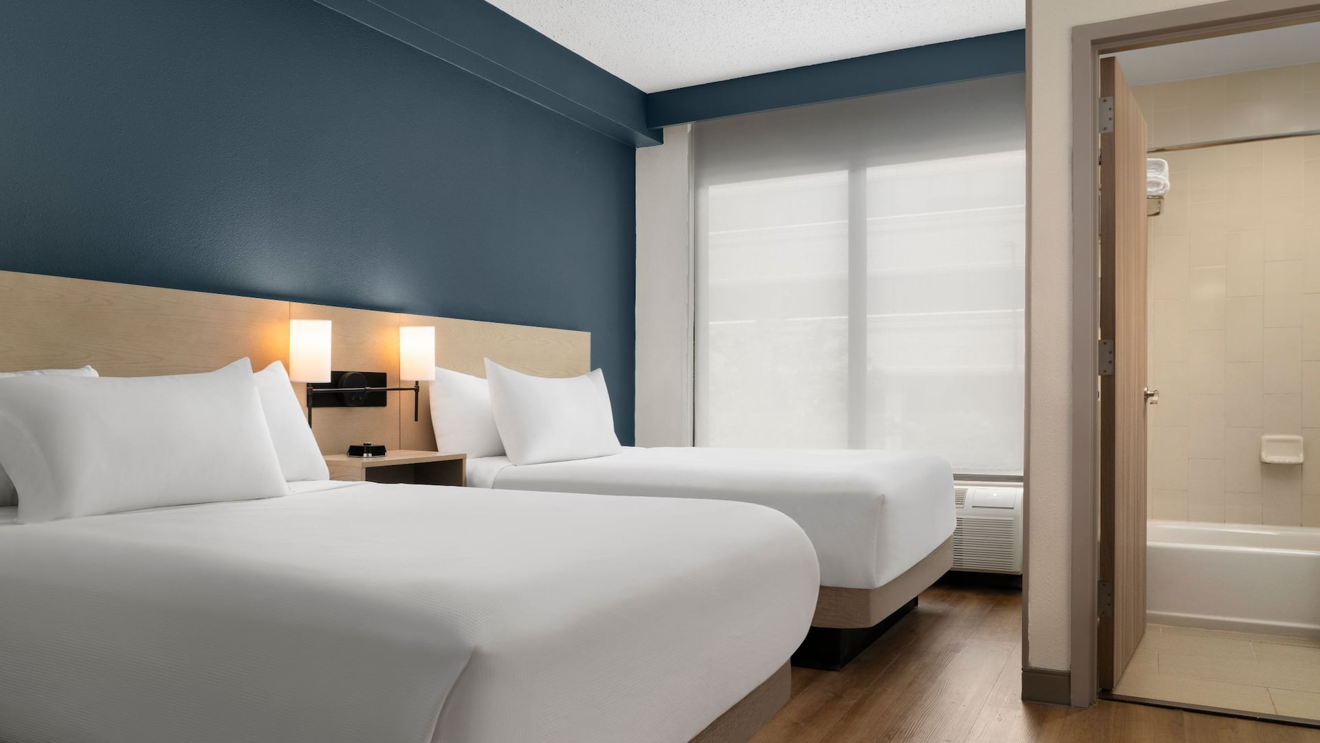 Hyatt Place Secaucus/Meadowlands Guestroom Two Double Beds Bedding
