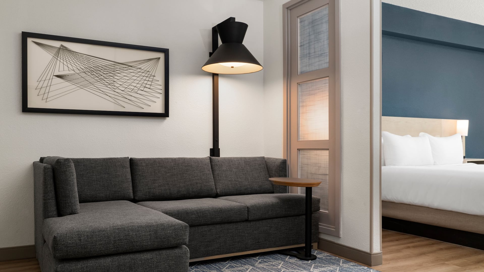 第 2，共 3 Hyatt Place Secaucus/Meadowlands Knga Accessible King Sofa