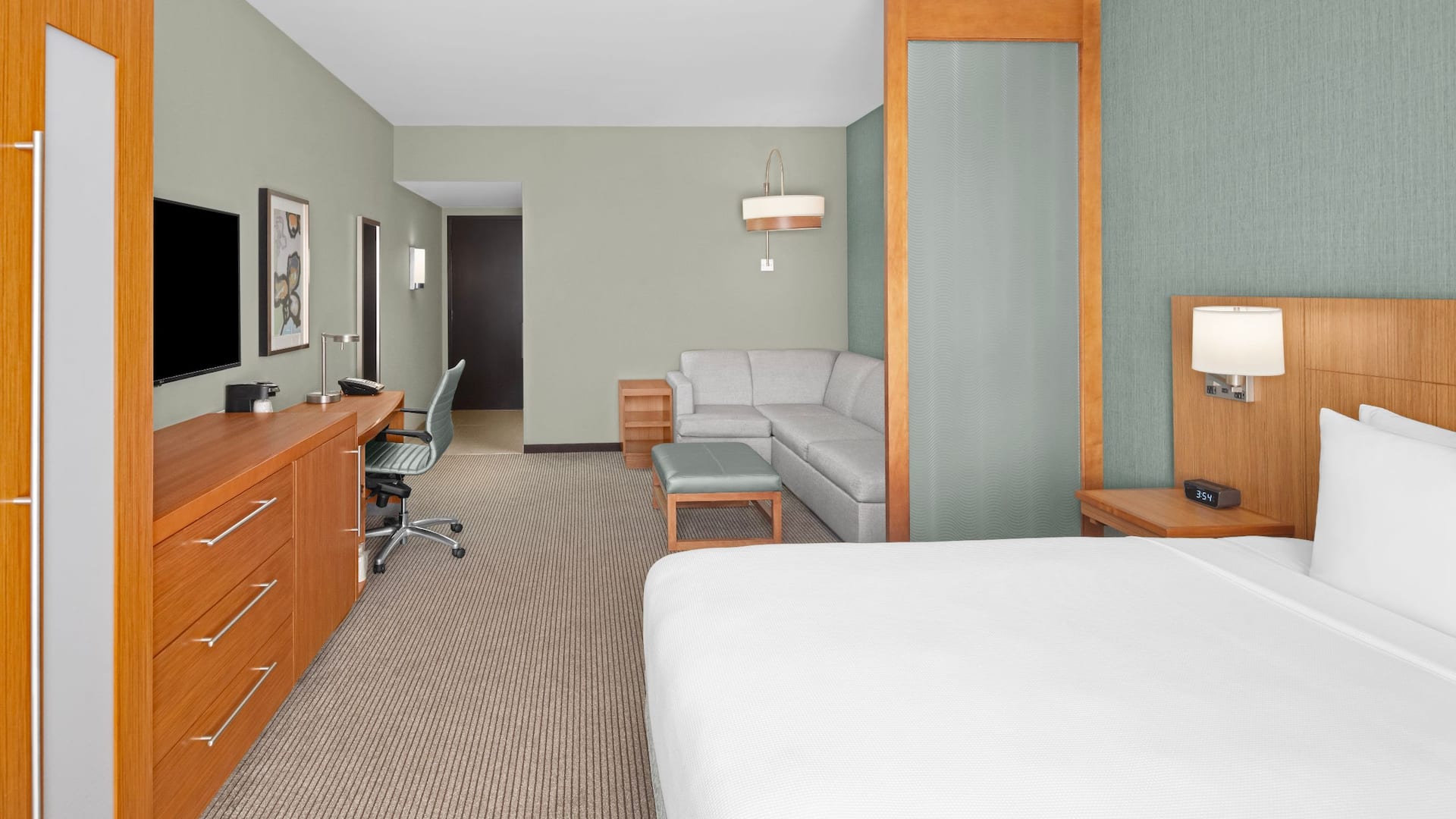Hyatt Place Boca Raton/Downtown King Guestroom Seating Area