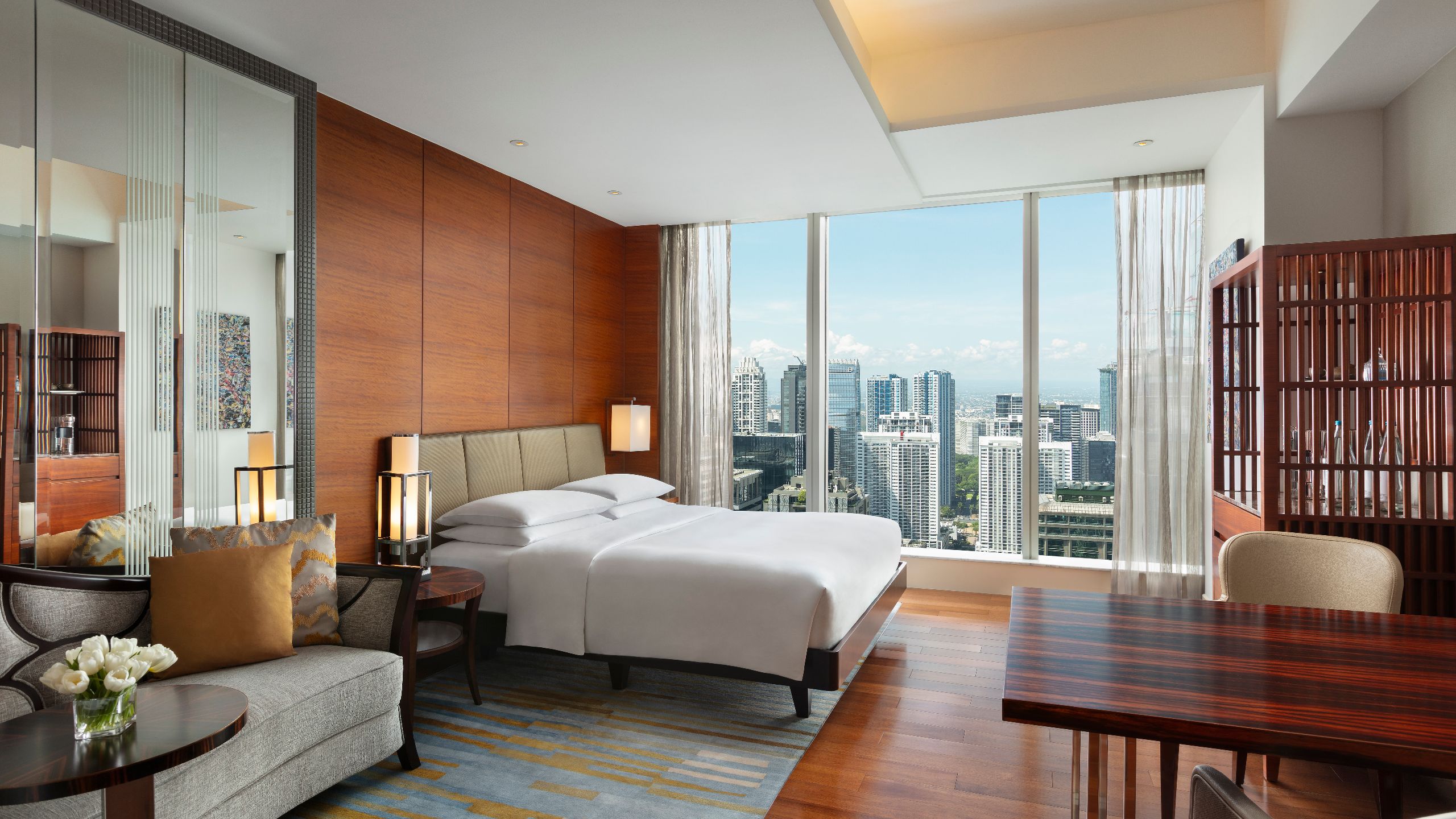 Grand Hyatt Manila One King Bed Guestroom Daytime