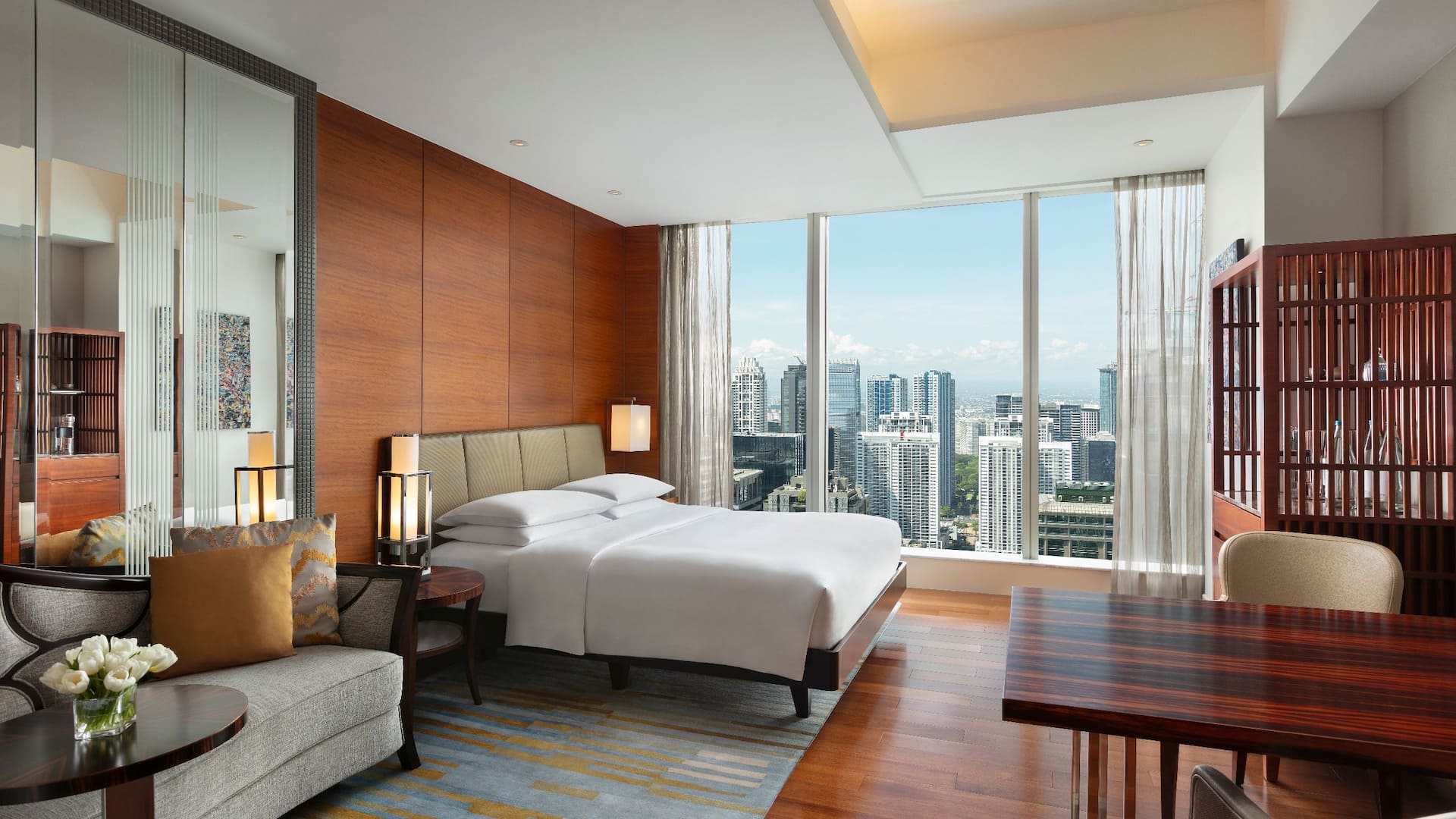 2 de 6 Grand Hyatt Manila One King Bed Guestroom Daytime