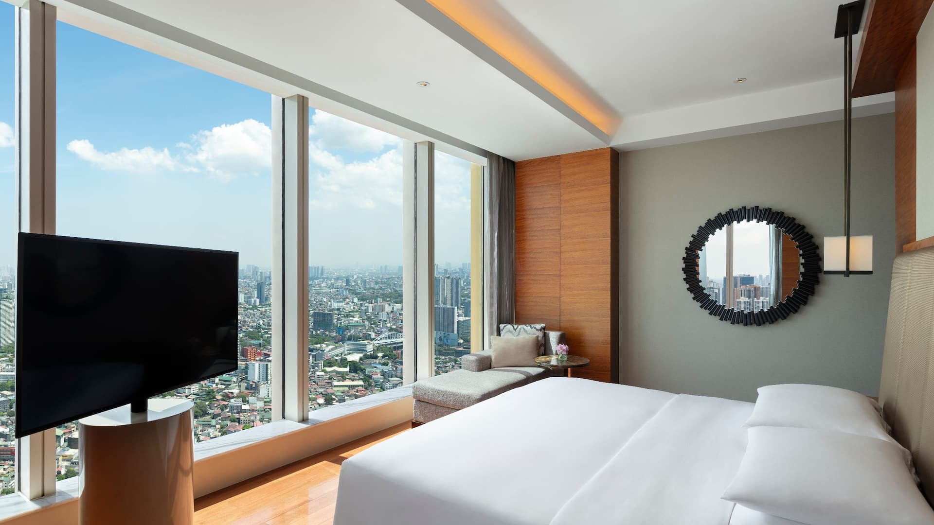1 de 5 Grand Hyatt Manila Grand Executive Suite Bedroom