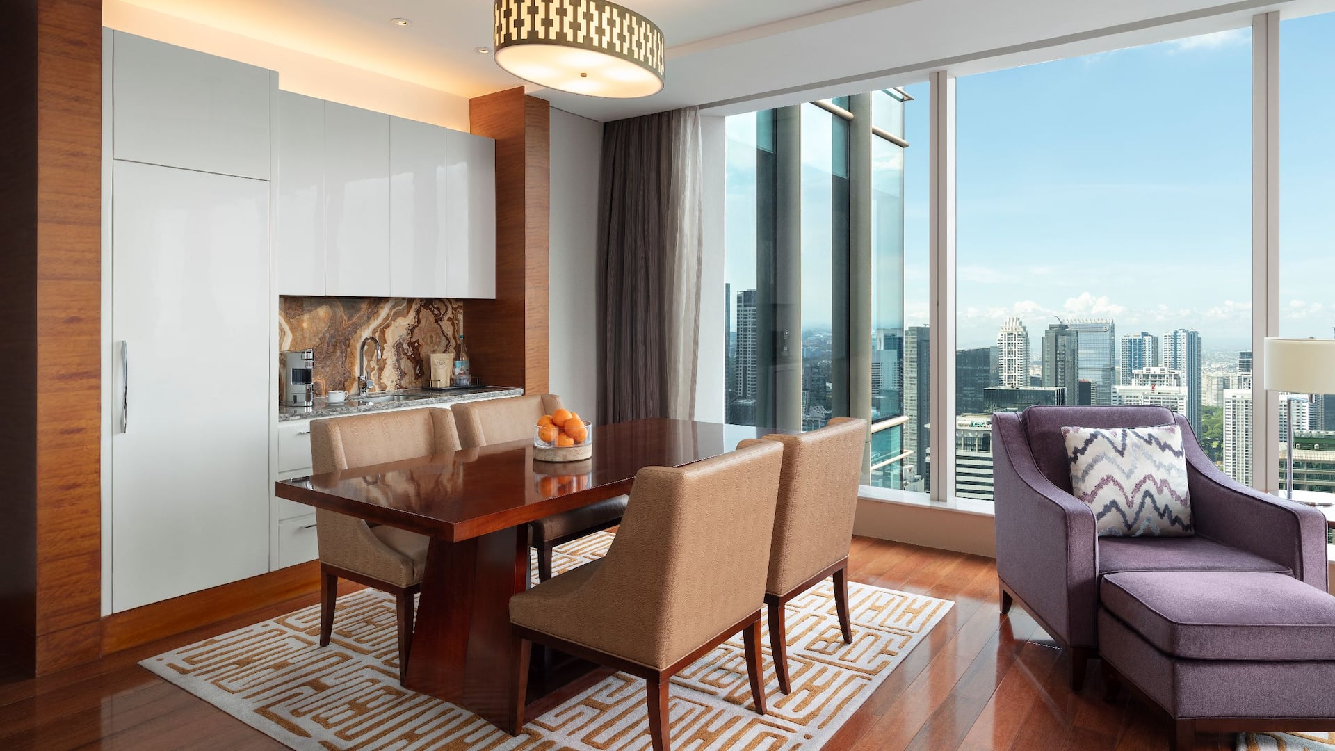 3 de 5 Grand Hyatt Manila Grand Executive Suite Dining Area