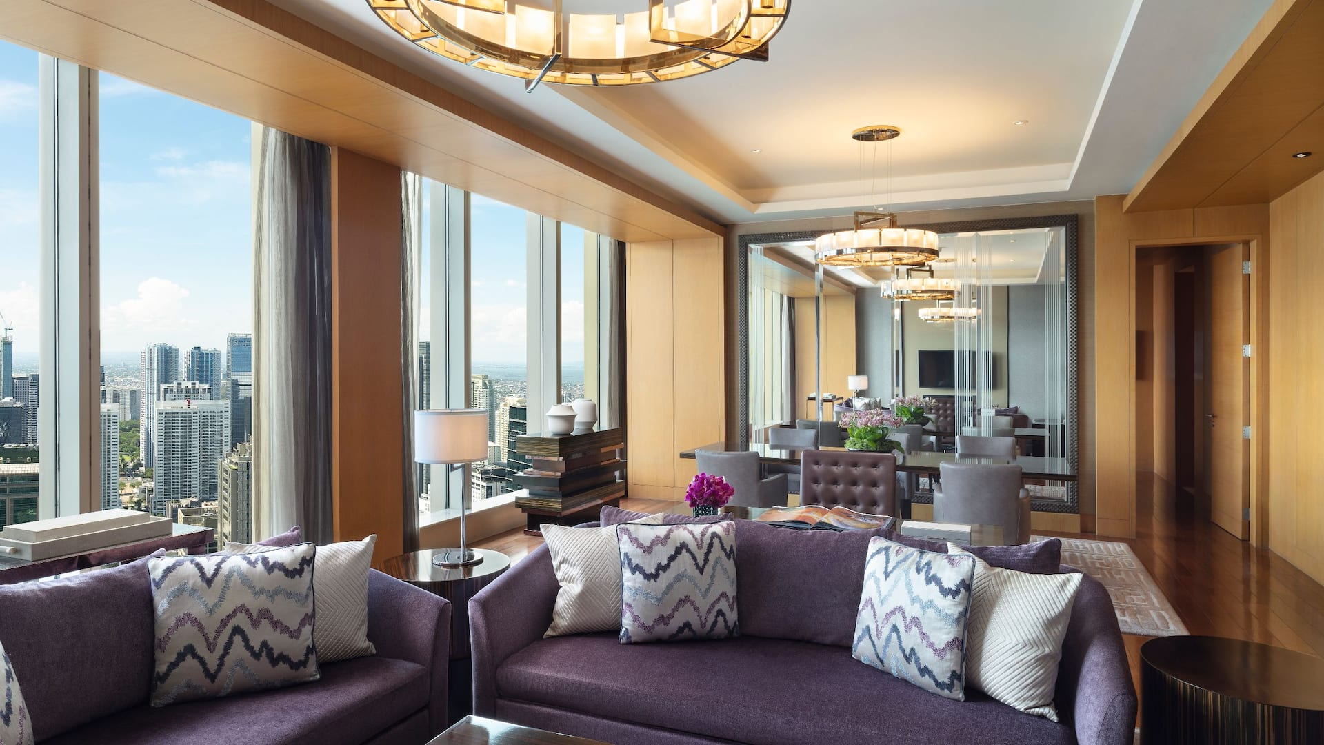 2 de 5 Grand Hyatt Manila Diplomatic Suite Living Room Angle Seating