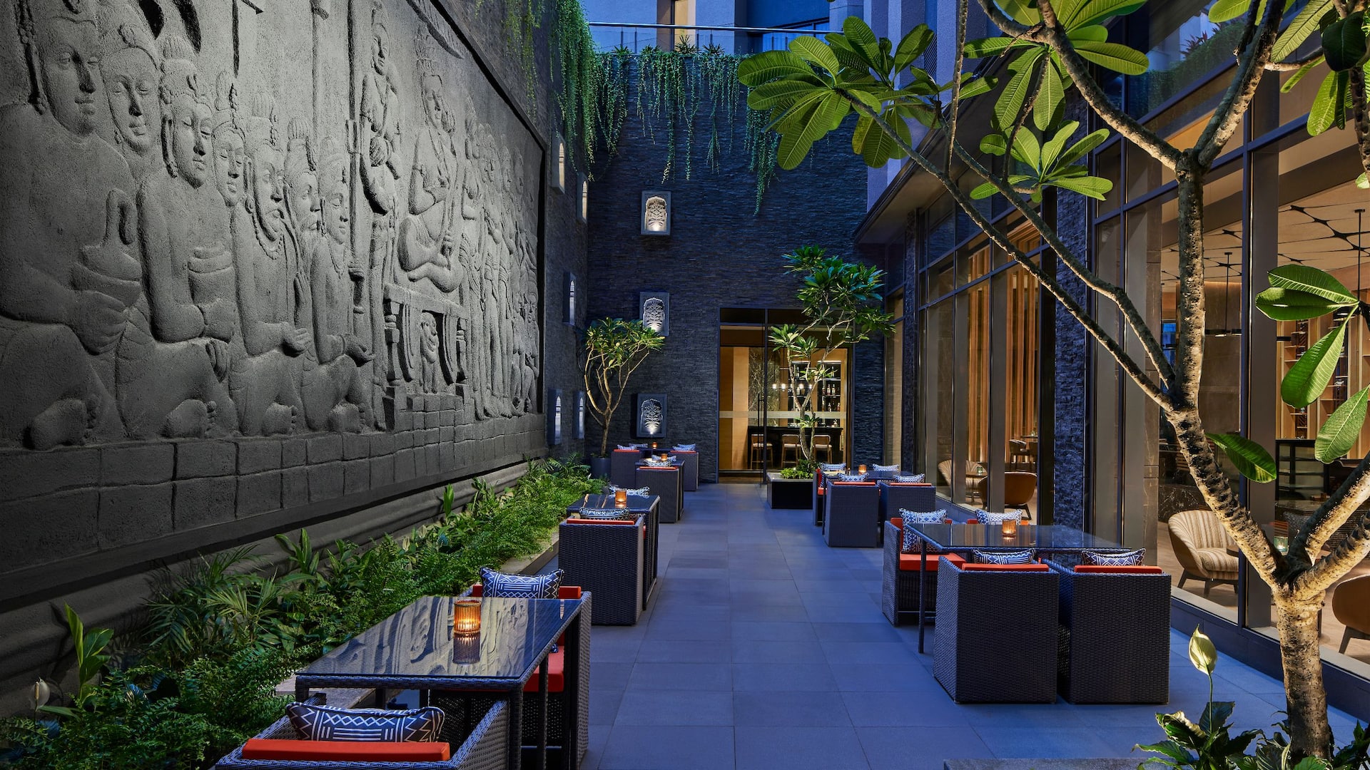 Hyatt Place Aurangabad Airport Bar Courtyard Sitting