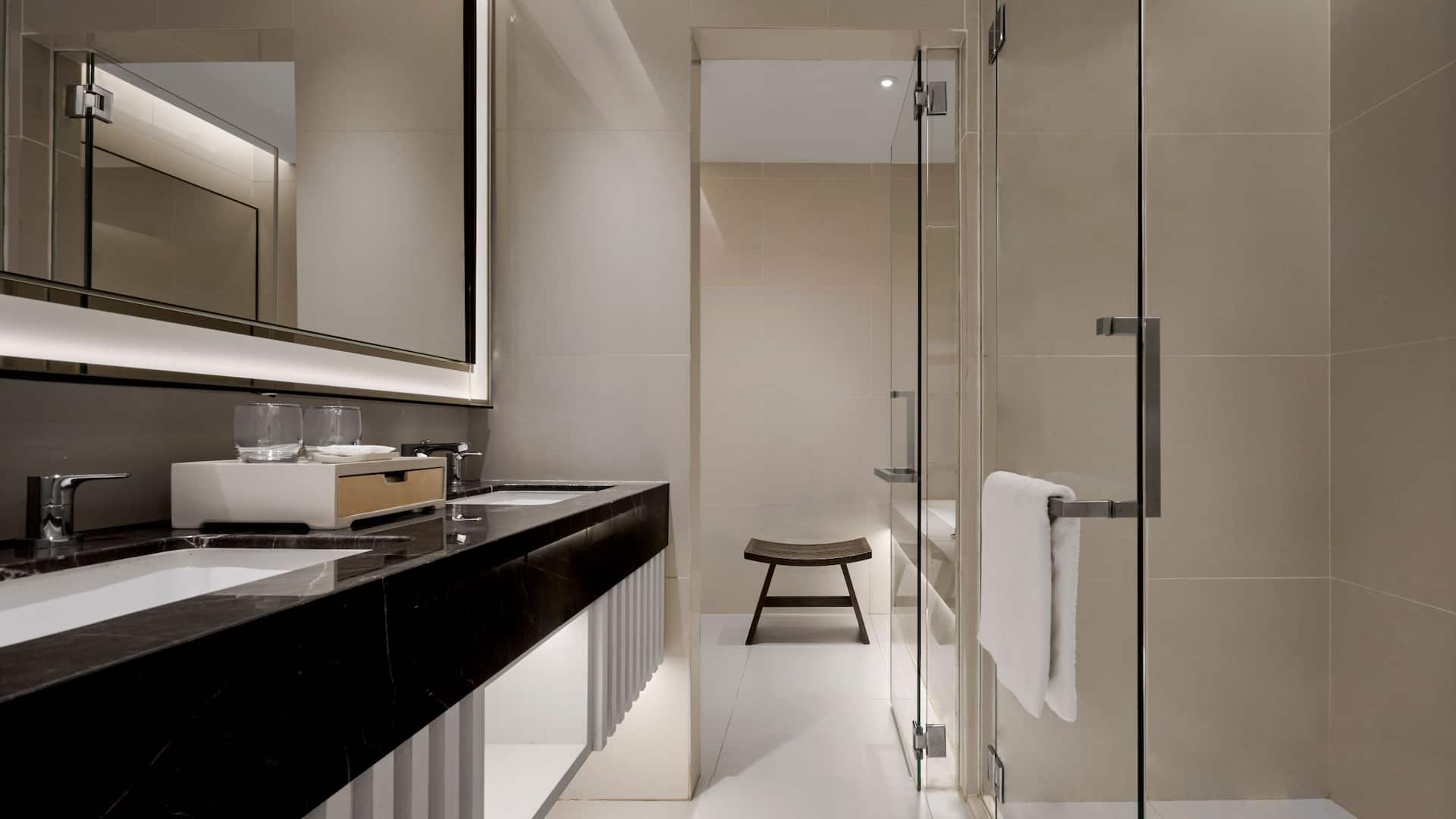 5/6 Hyatt Place Johor Bahru Paradigm Mall King Suite Bathroom