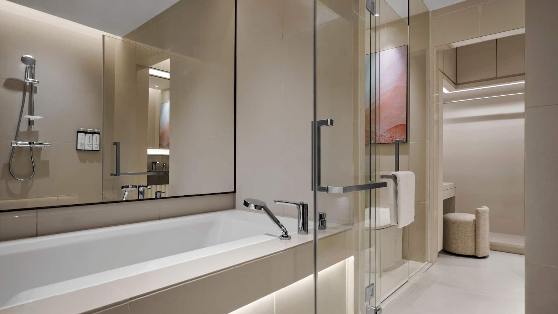 6/6 Hyatt Place Johor Bahru Paradigm Mall King Suite Bathtub