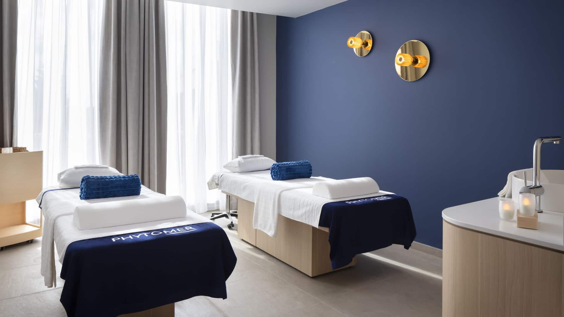 Hyatt Place Rouen Spa Massage Double Room Beds