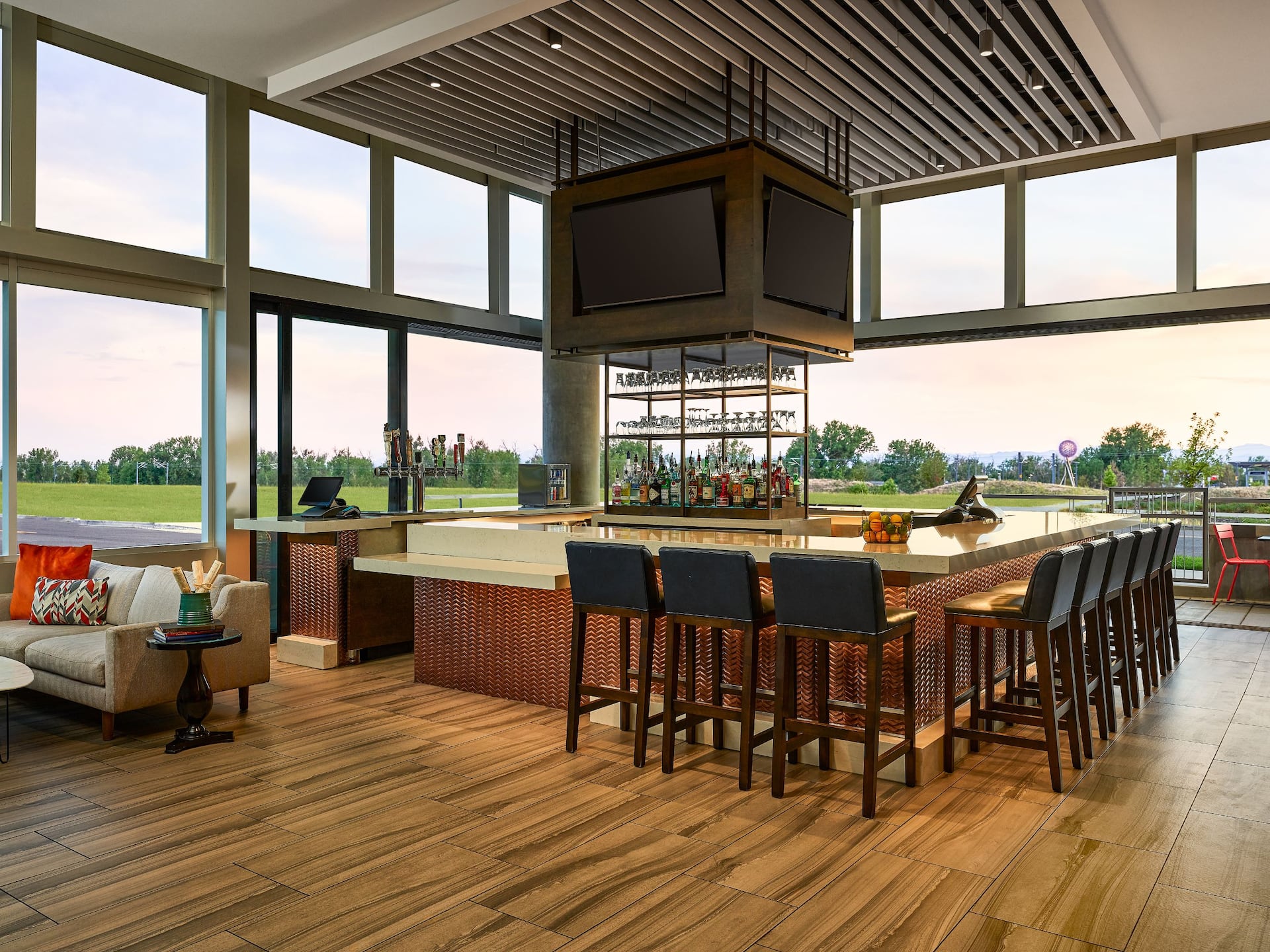 Hyatt Place Peña Station / Denver Airport Dining Placery Bar Evening
