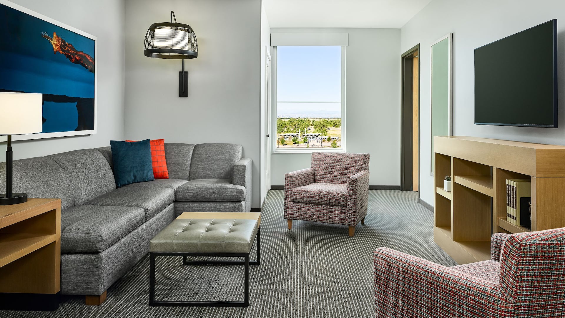 2 de 4 Hyatt Place Peña Station / Denver Airport King Suite Living Room