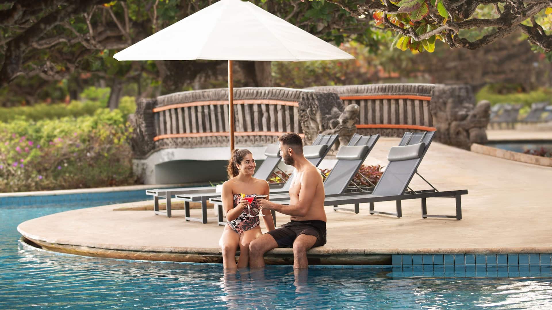 Grand Hyatt Bali Couple Pool Bar