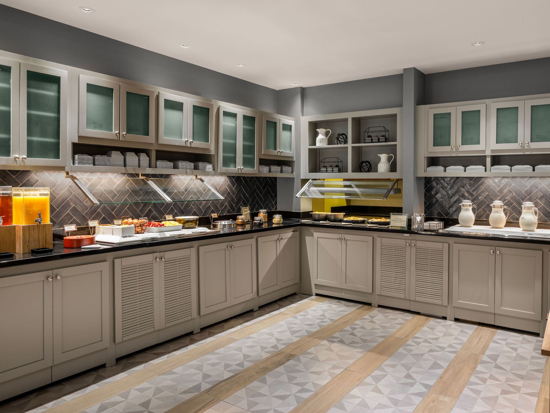 Hyatt Place Atlanta/Cobb Galleria Breakfast Bar