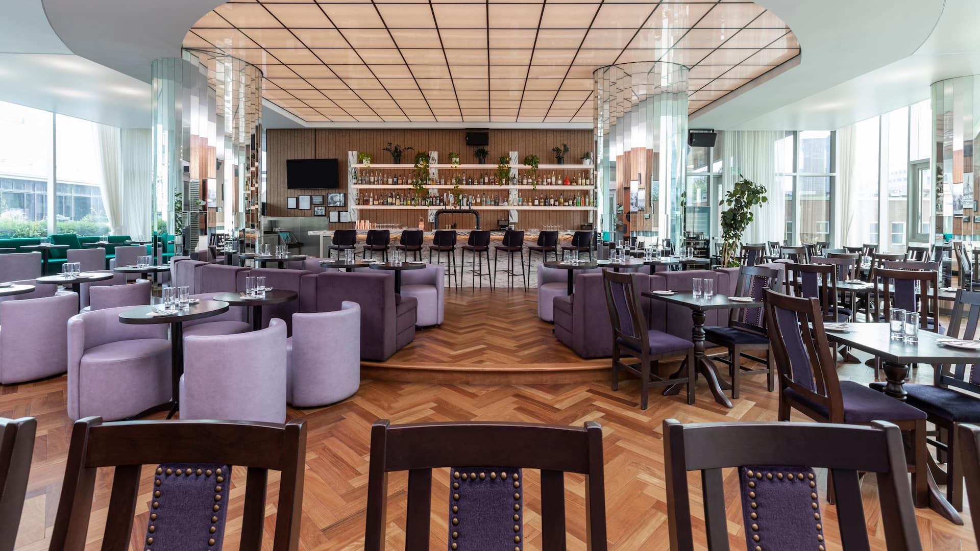 1 de 9 Hyatt Centric Montreal Pub Cartier Arms