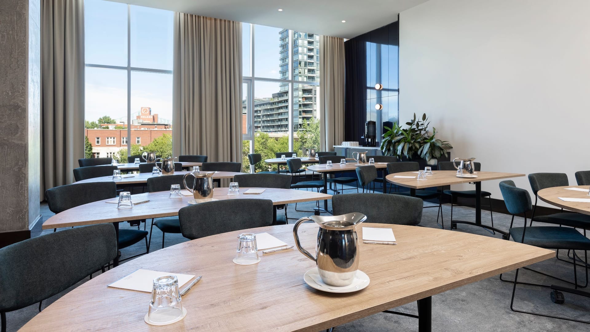 4 of 7 Hyatt Centric Montreal Viger Half Rounds