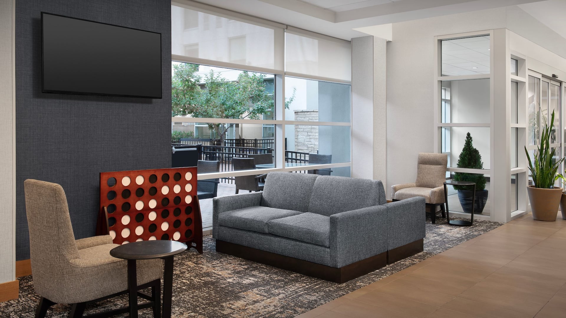 Hyatt Place Boulder/Pearl Street Lobby Television