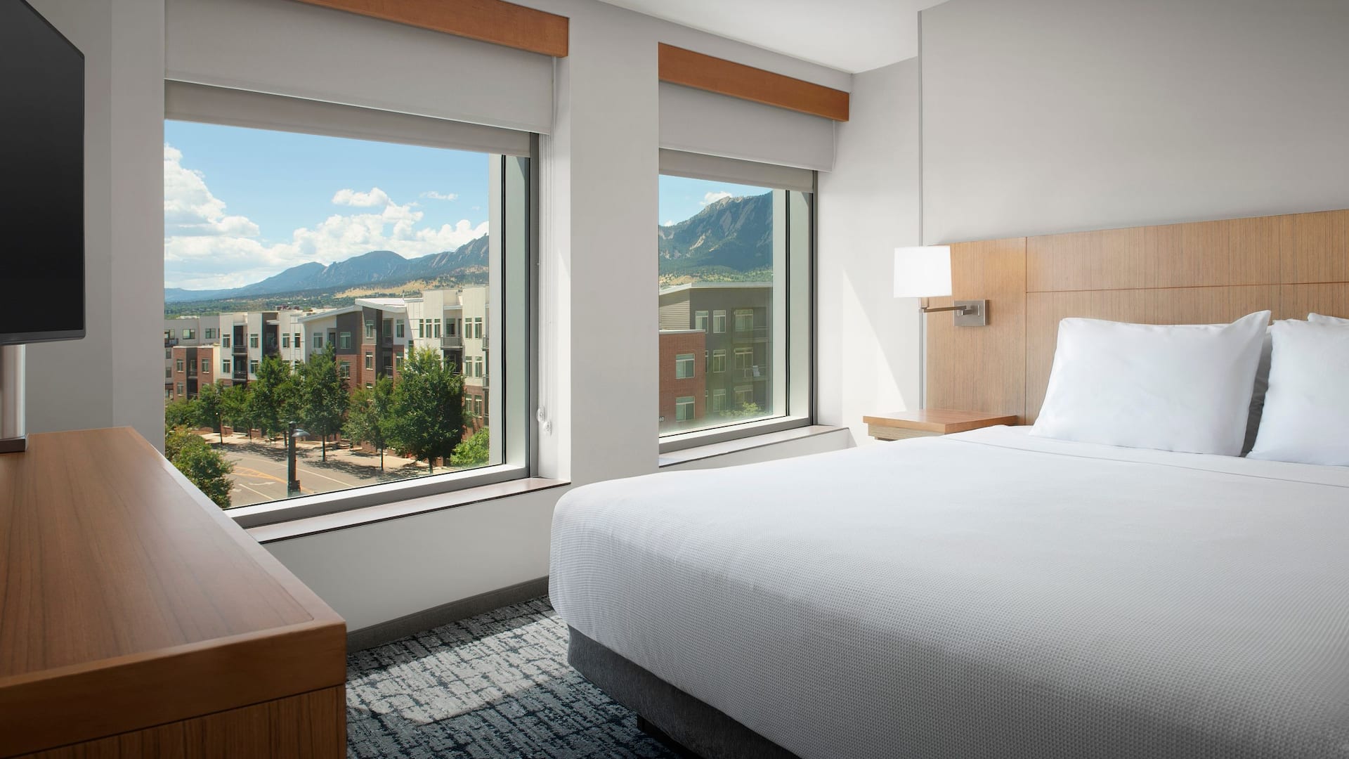 Hyatt Place Boulder/Pearl Street Prem King One Bed Bedroom