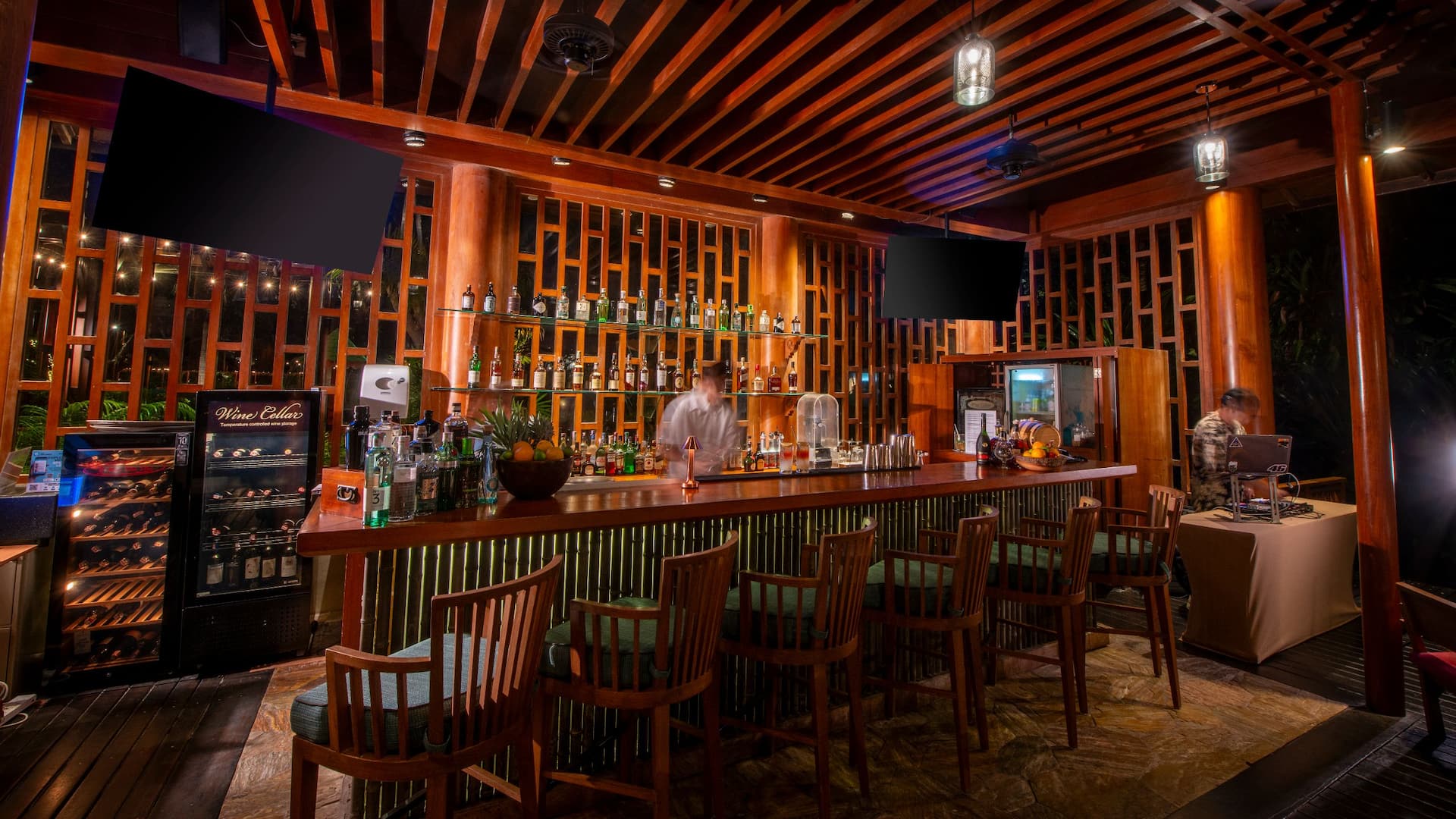 1 จาก 1 Hyatt Regency Hua Hin Fountain Bar Bartender