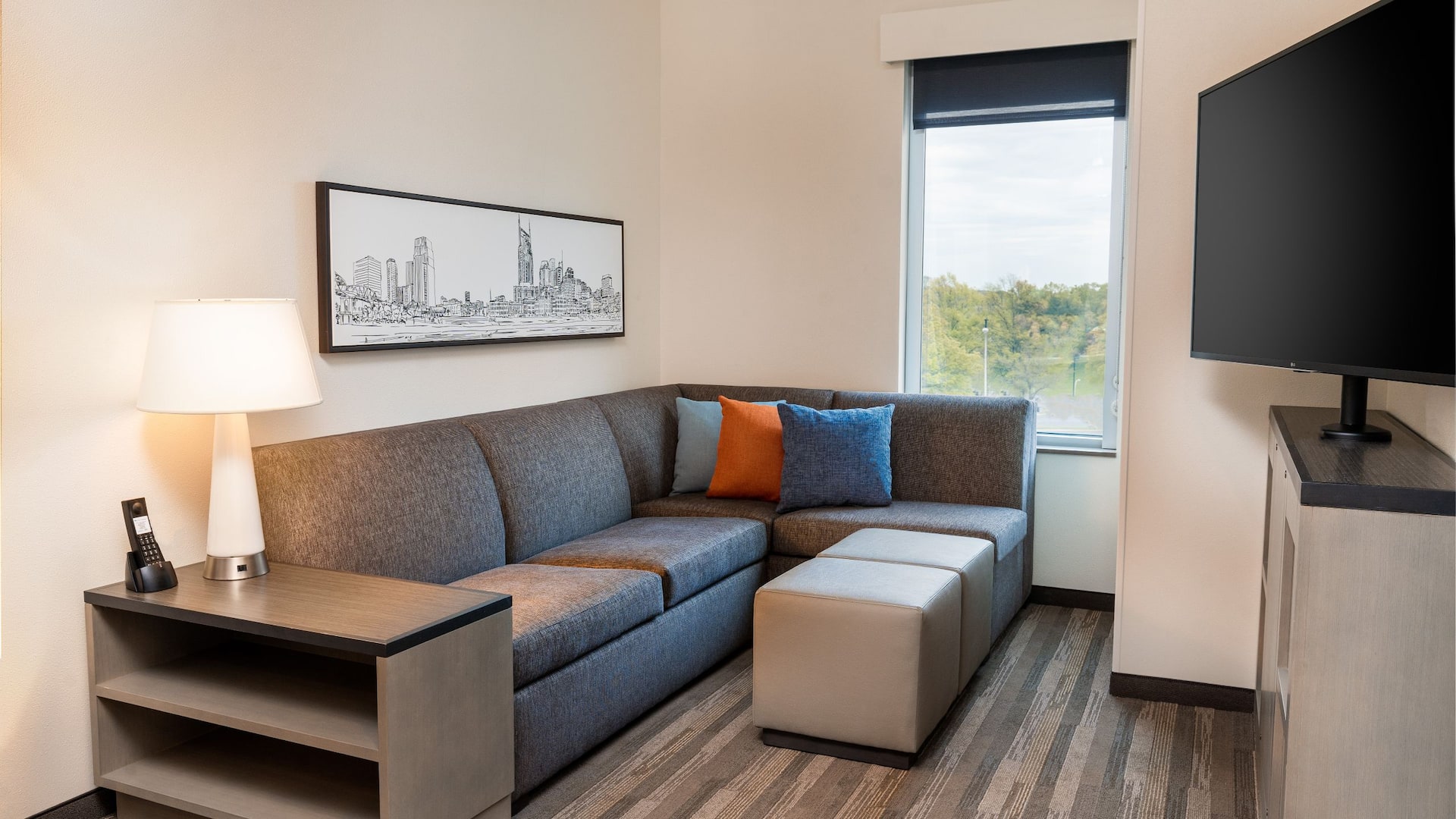 第 2，共 4 Hyatt House Nashville Airport Ada Studio King Living