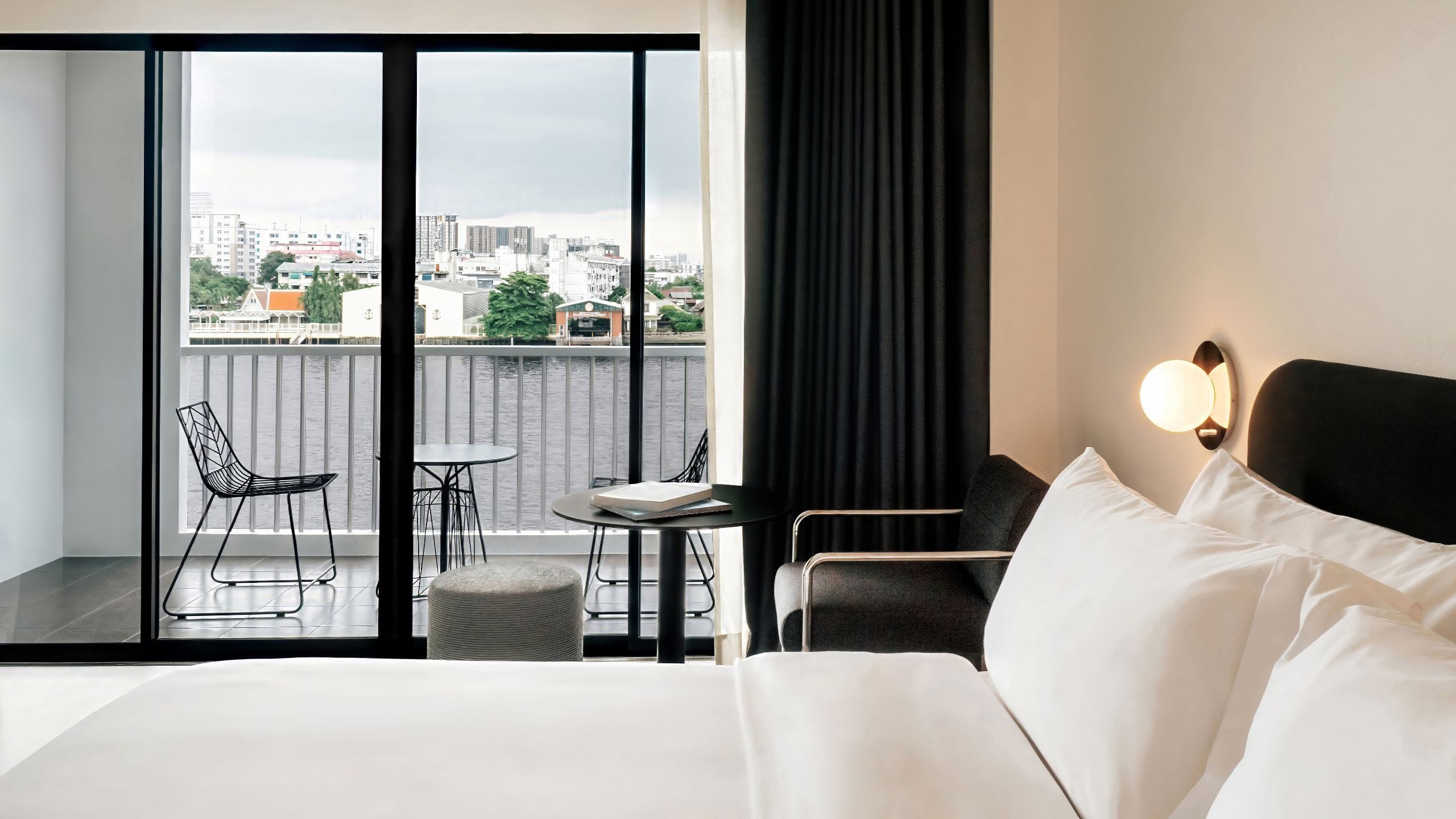 1/3 The StandardX, Bangkok Phra Arthit Guestroom Balcony