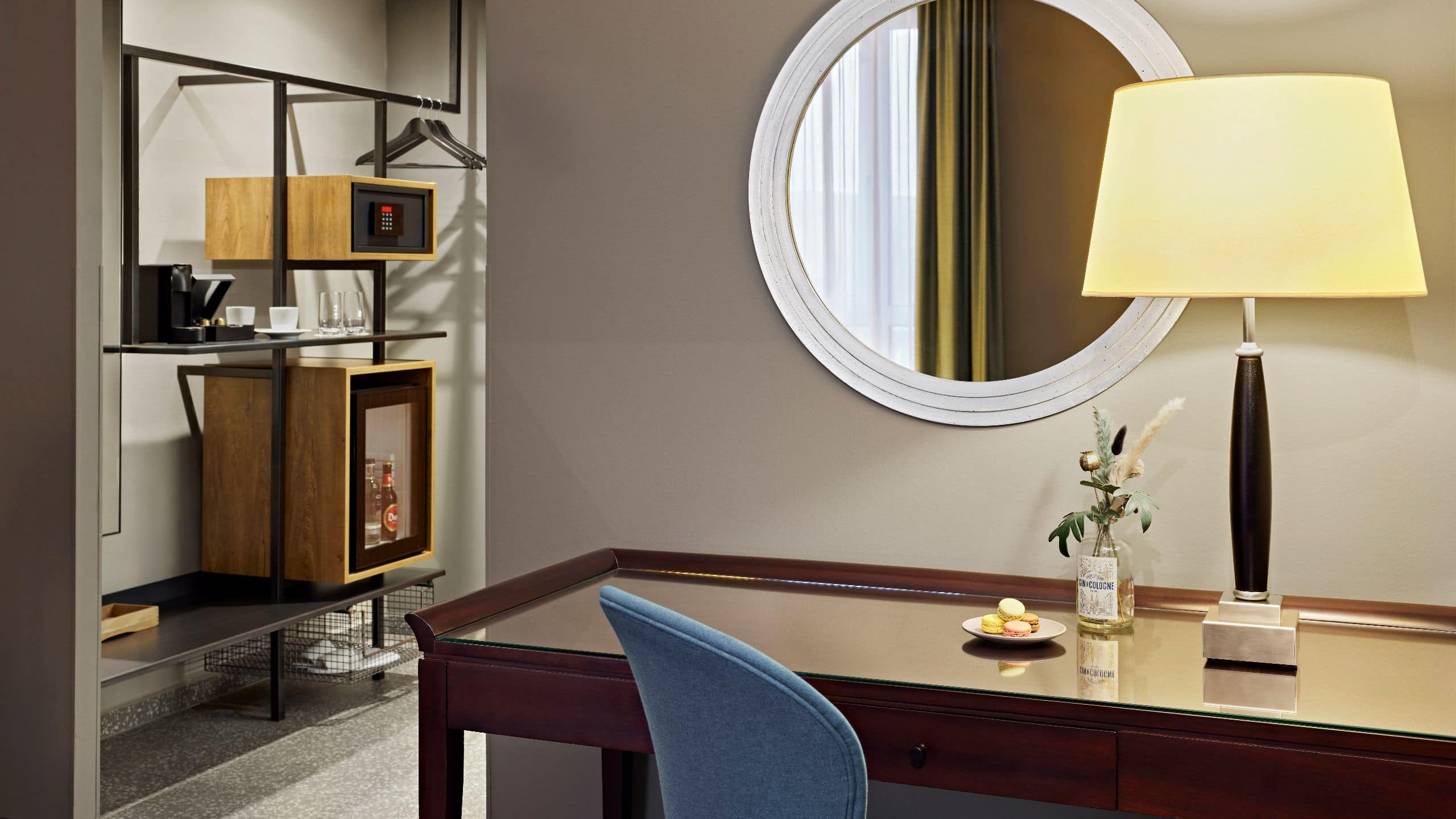 第 3，共 5 Lindner Hotel Cologne City Plaza King Bed Premium Desk Water
