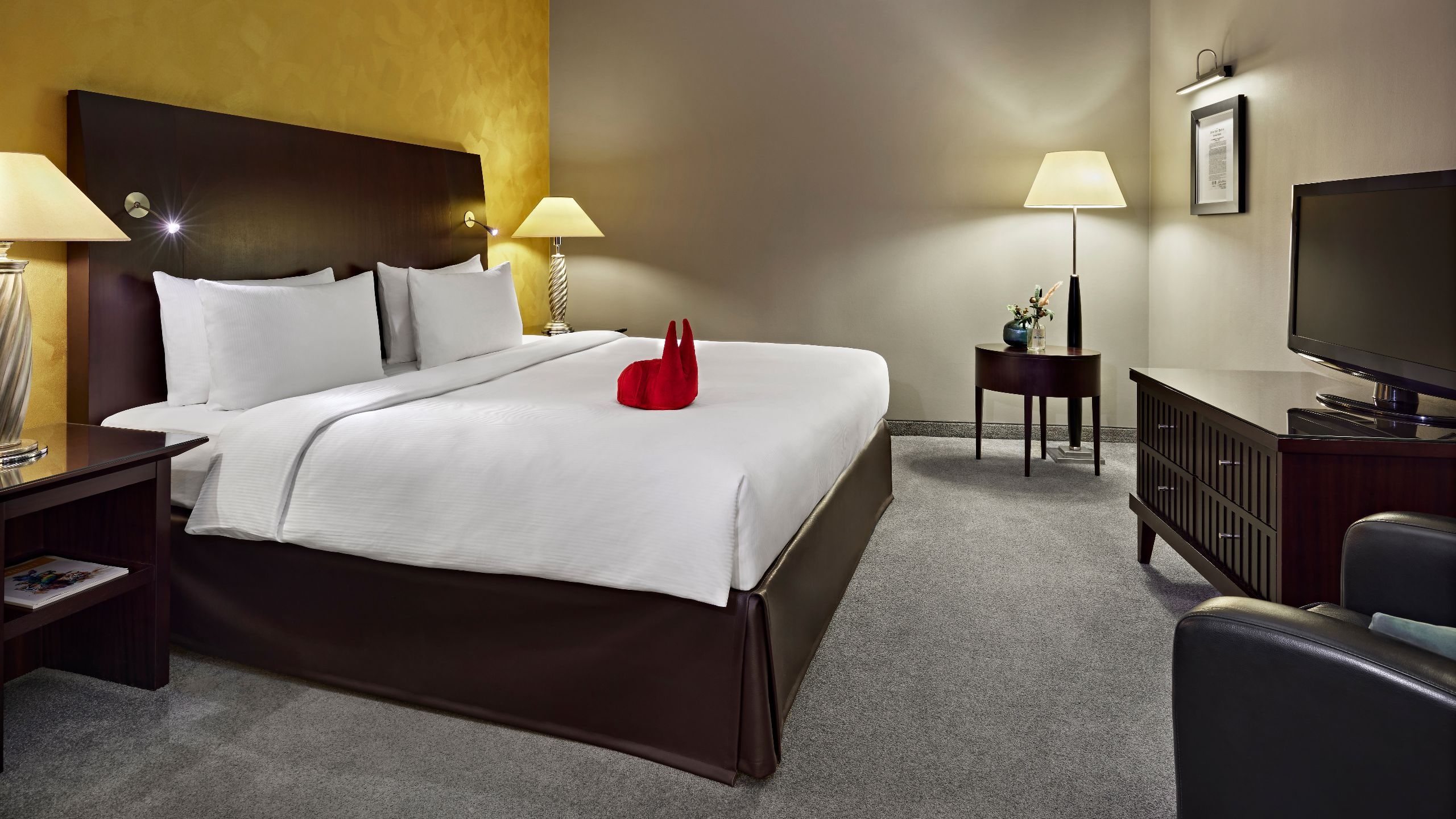 第 2，共 5 Lindner Hotel Cologne City Plaza 1 King Bed Premium Overview Pillow