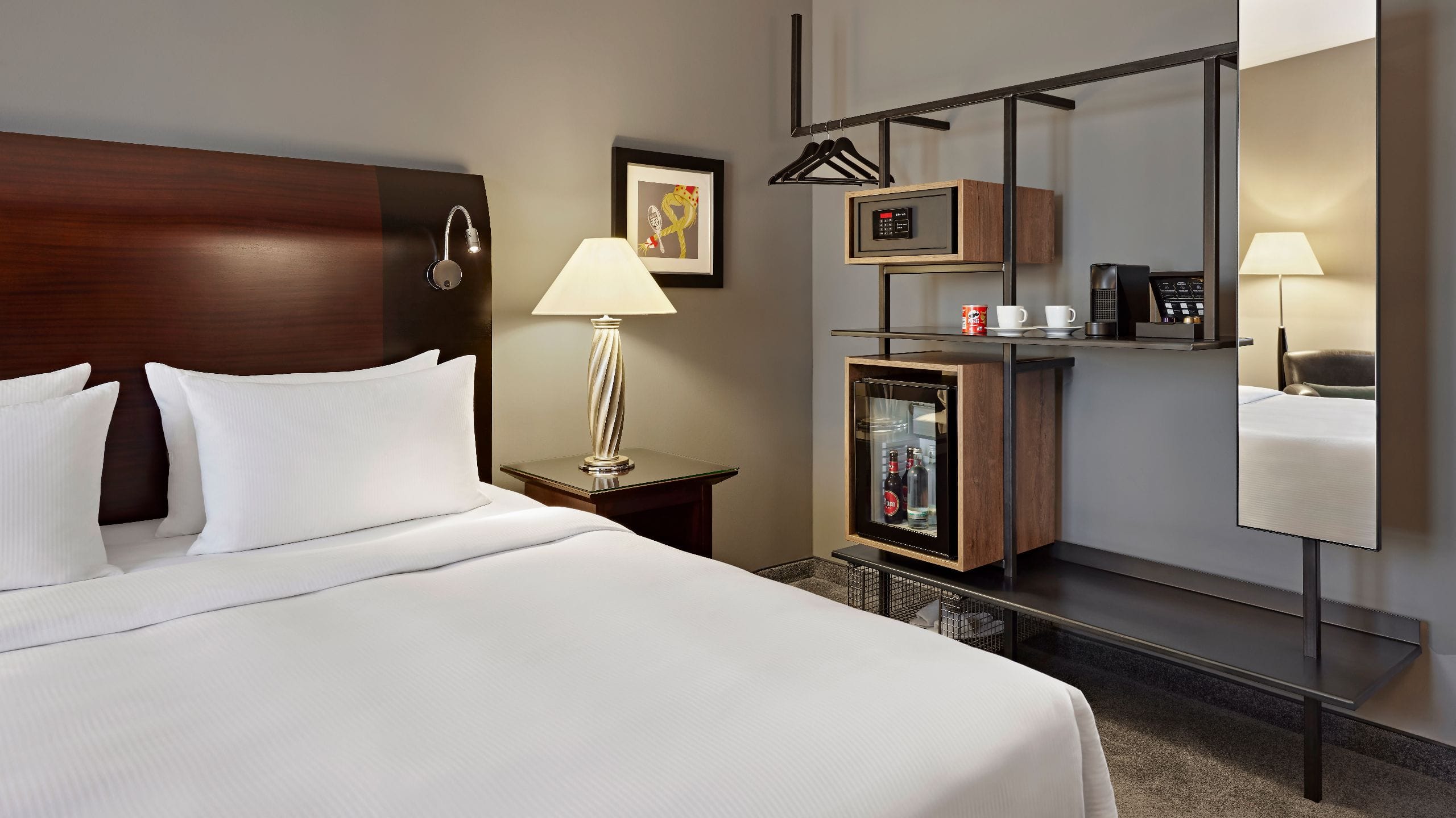 第 3，共 5 Lindner Hotel Cologne City Plaza 1 King Bed Deluxe Minibar