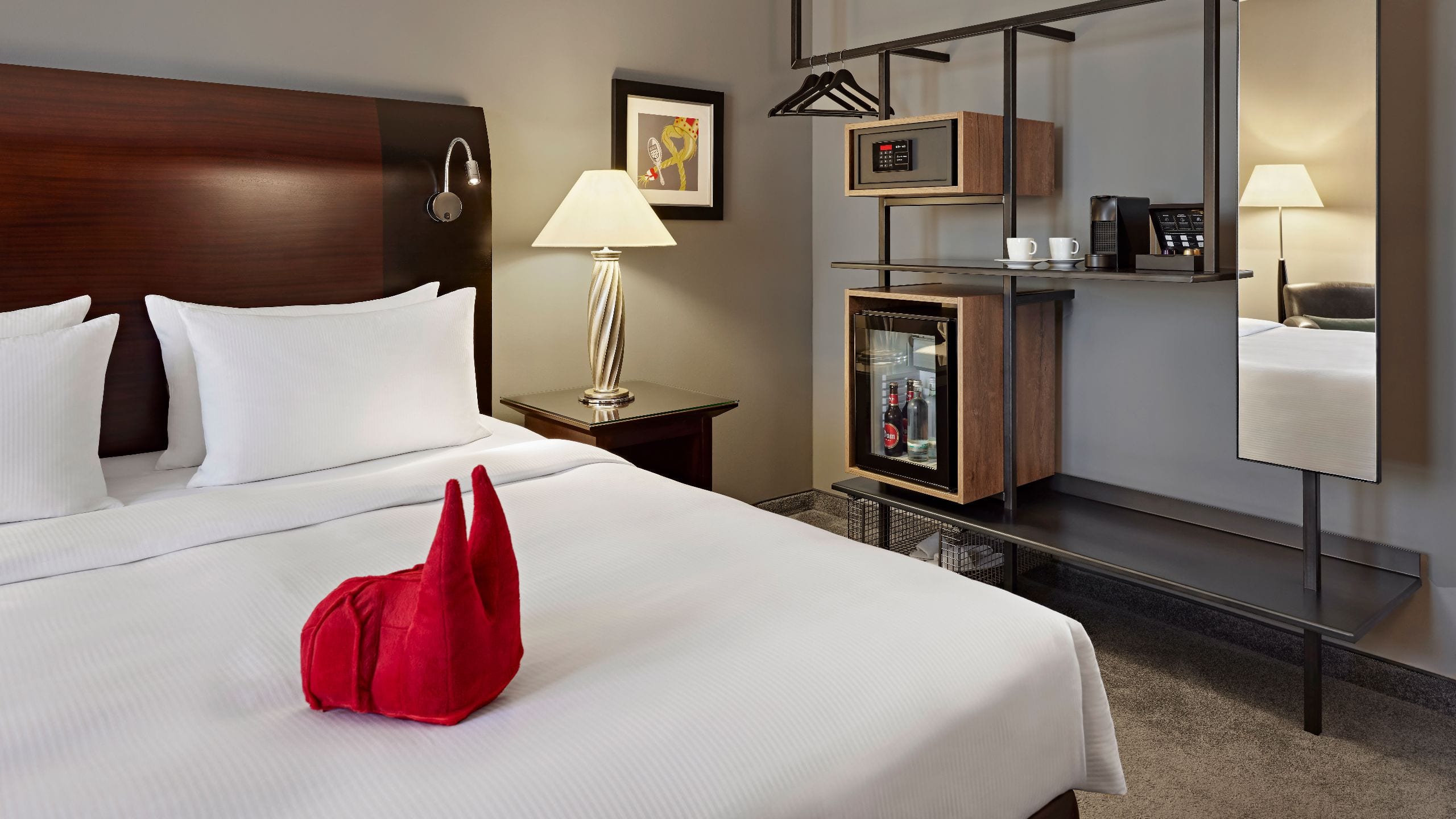 第 2，共 5 Lindner Hotel Cologne City Plaza 1 King Bed Deluxe Pillow