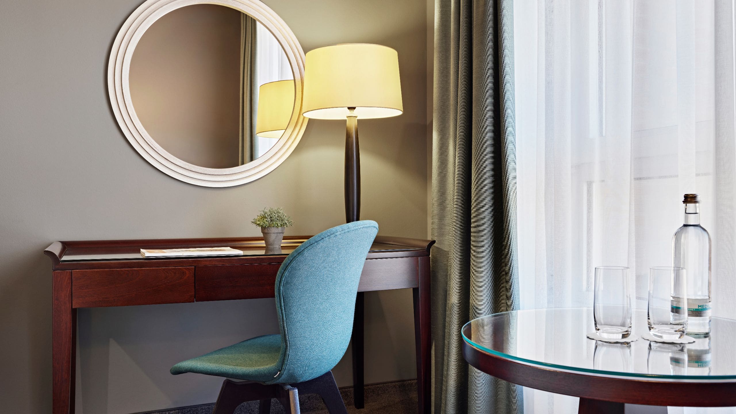 第 2，共 5 Lindner Hotel Cologne City Plaza 2 Twin Beds Deluxe Chair