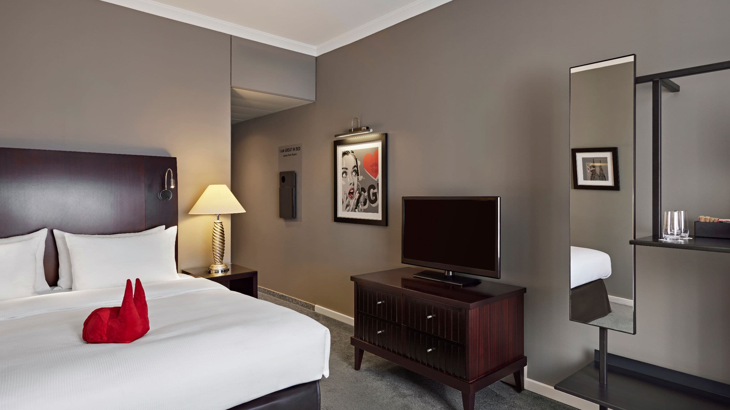 Lindner Hotel Cologne City Plaza 1 Queen Bed Pillow