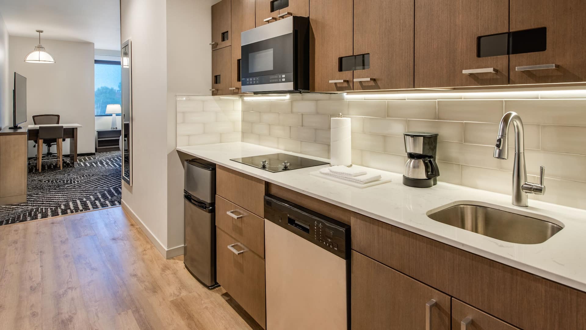 Hyatt House BWI Airport / Baltimore King Bed Studio Suite Kitchen