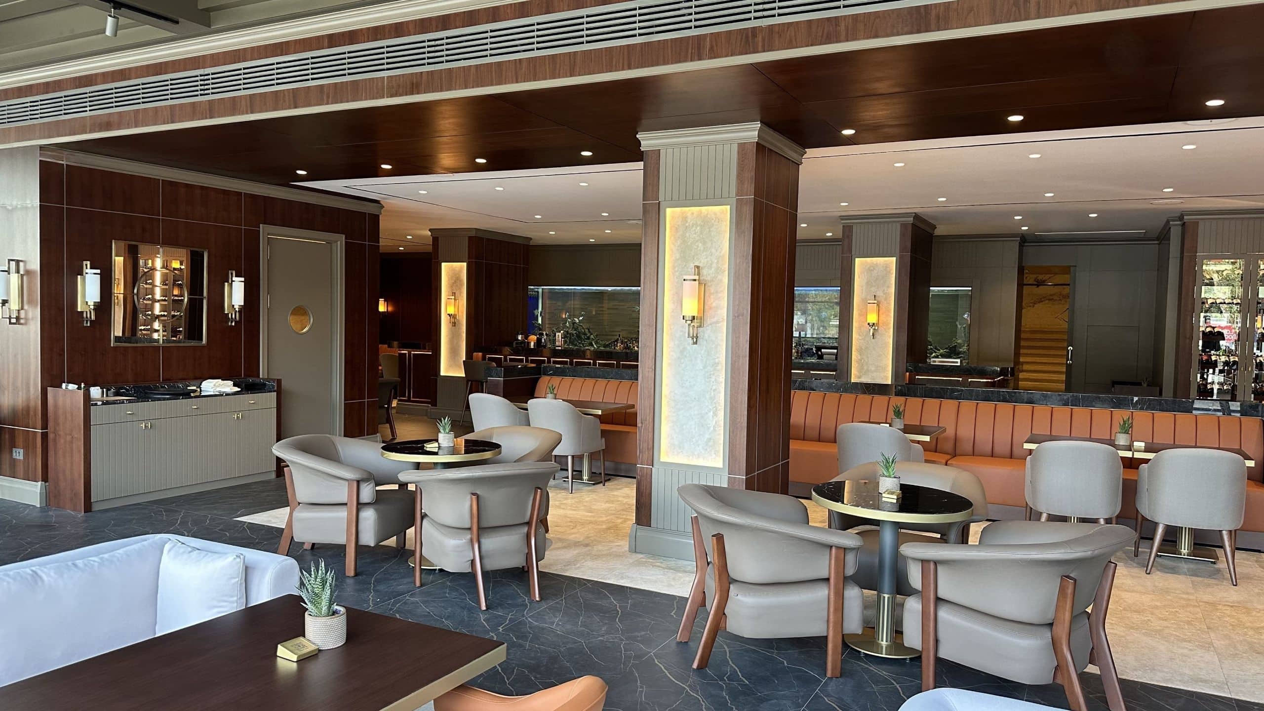 5 / 10 Hyatt Centric Levent Istanbul Gold Bar Central View