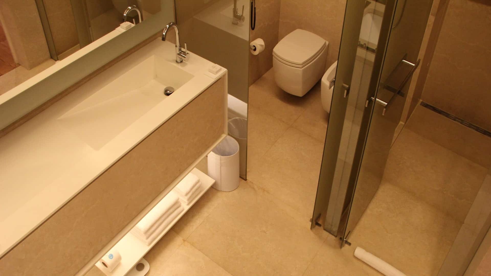 4 / 5 Hyatt Centric Levent Istanbul Deluxe Twin Bathroom Layout