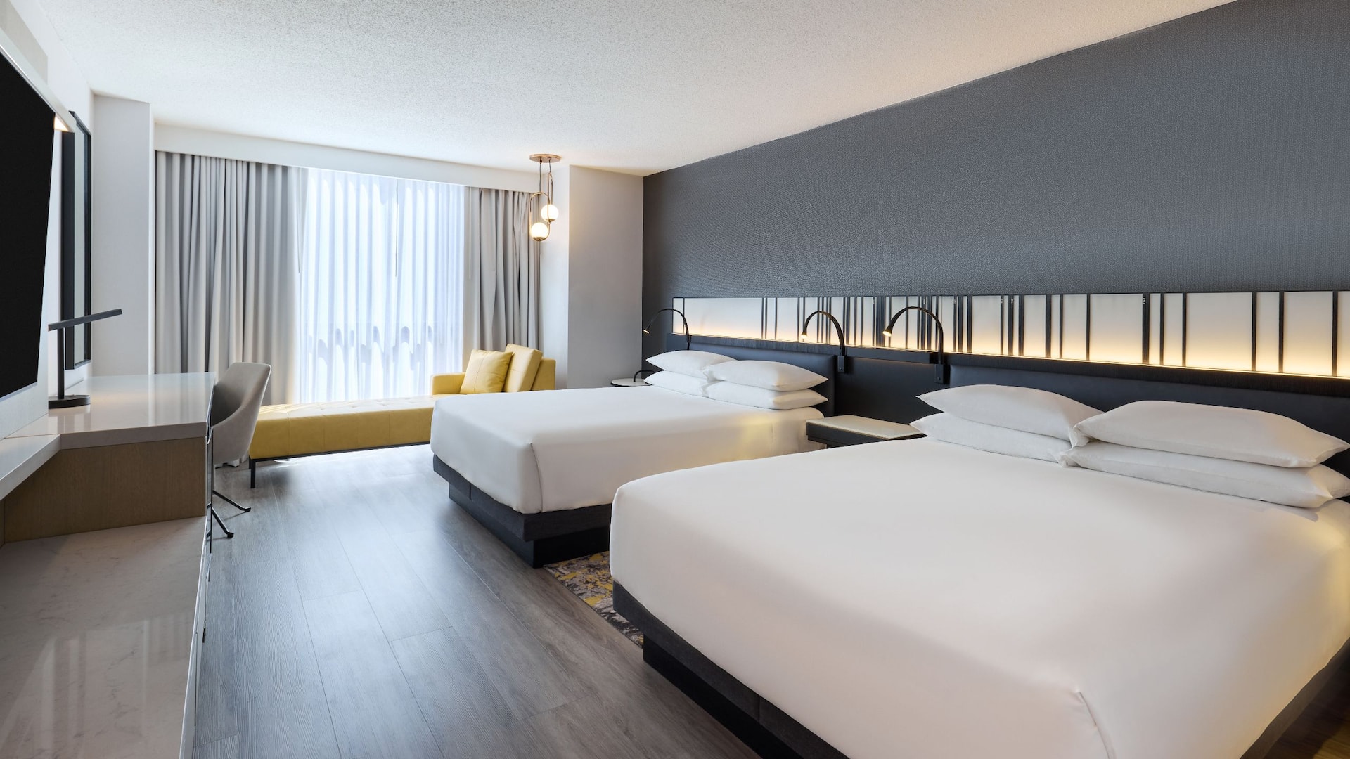 第 3，共 4 Hyatt Regency Chicago Two Queen Window Drapes