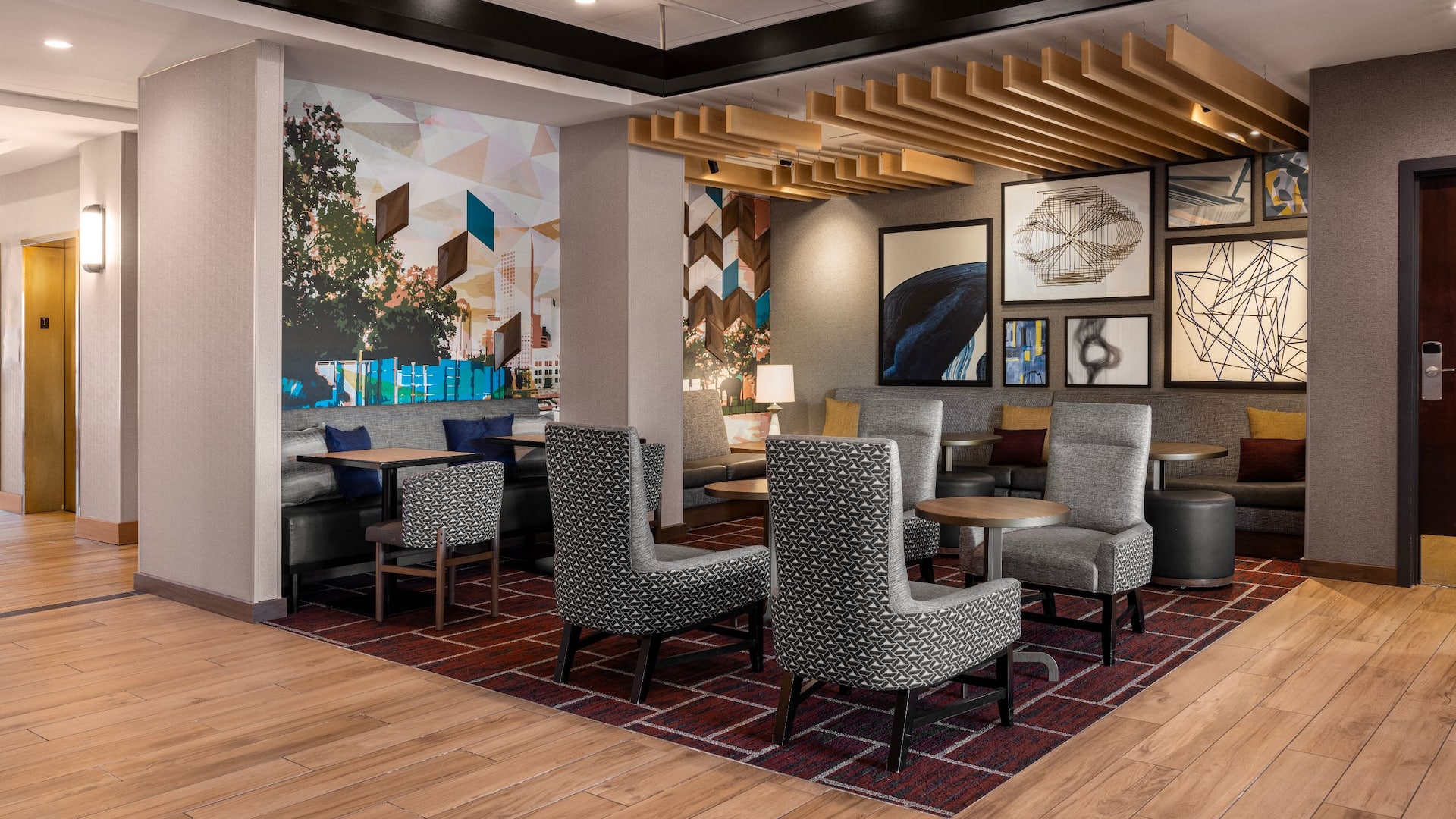 Hyatt Place Indianapolis Airport Lobby