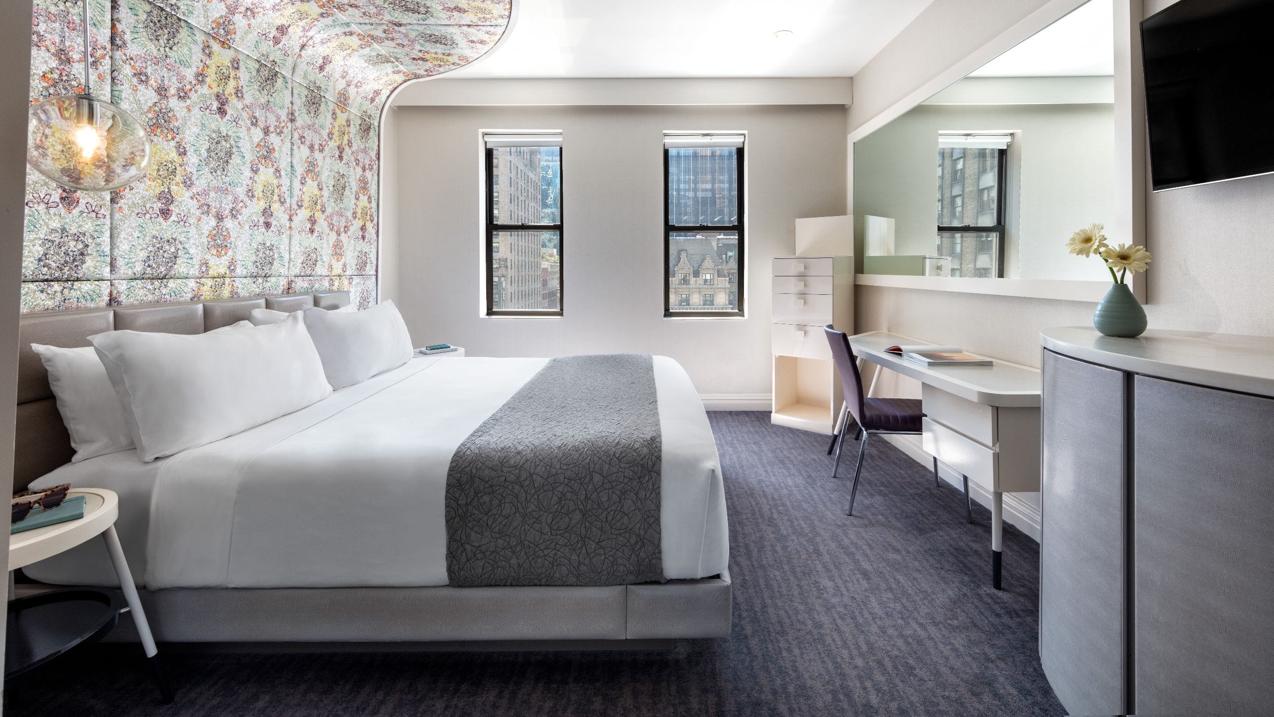 1/5 Dream Midtown Silver King Guest Room