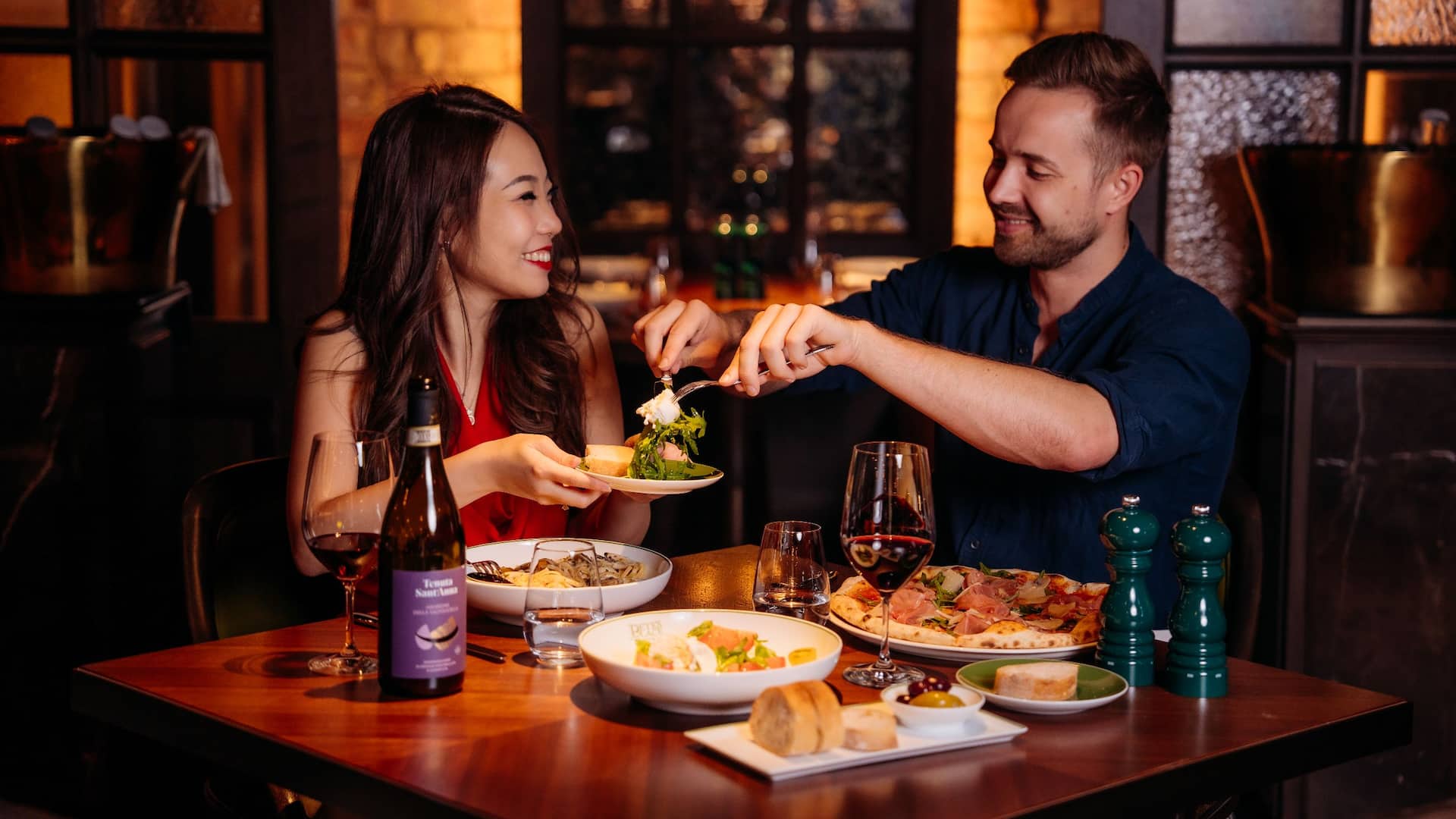 Grand Hyatt Singapore Petes Place Couple Dining