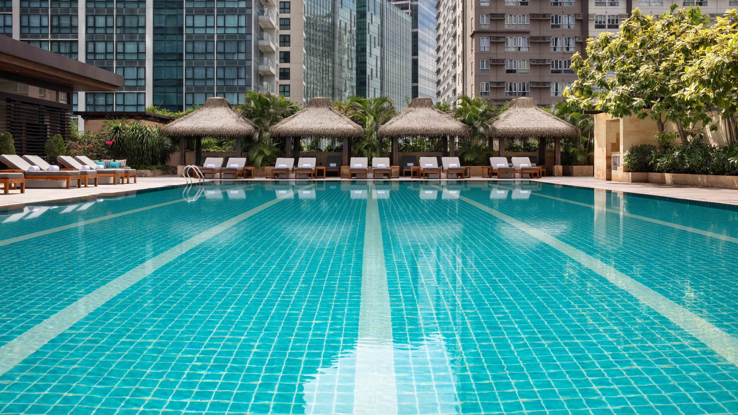 Grand Hyatt Manila Pool