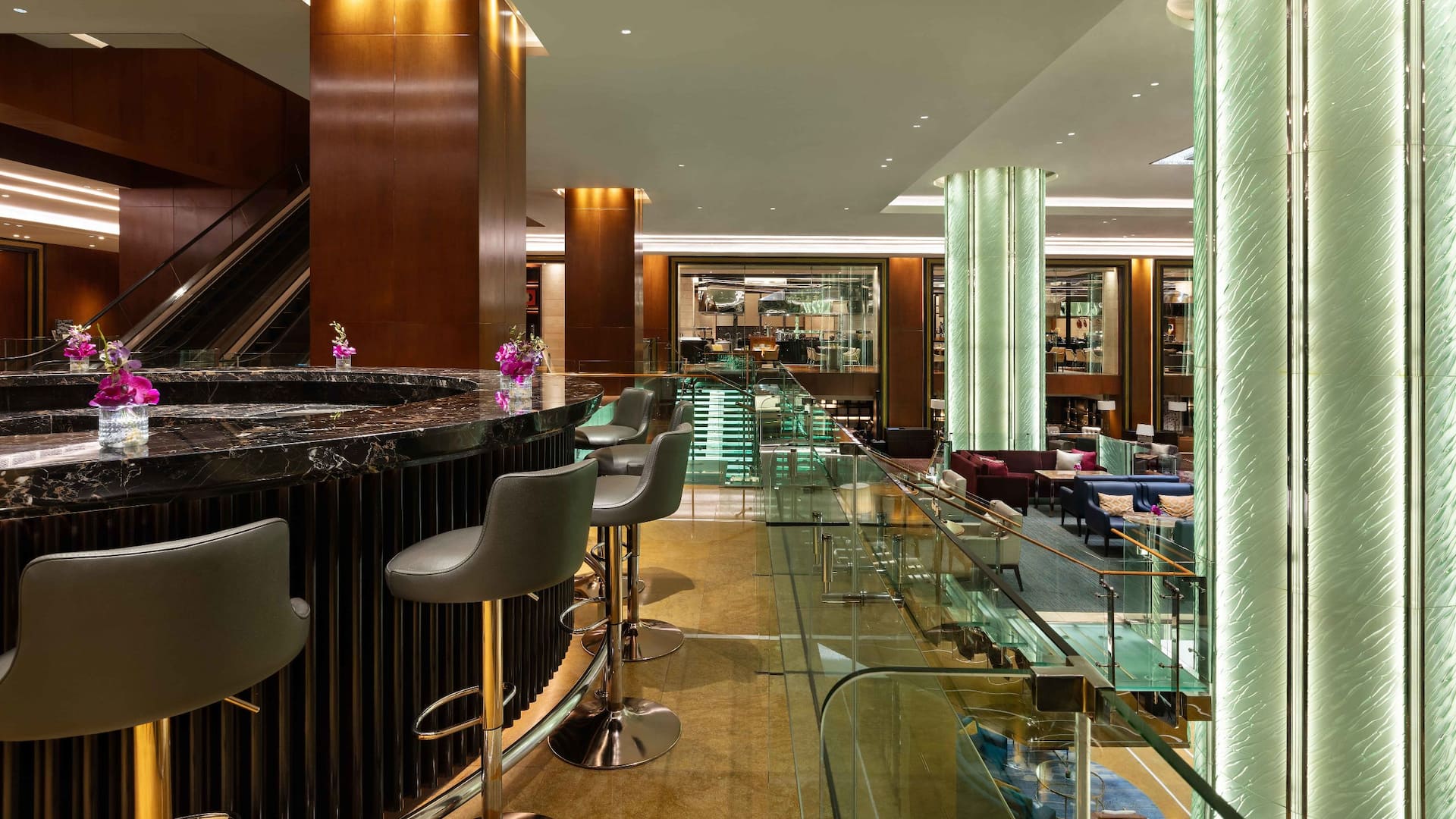 Grand Hyatt Manila The Lounge Round Bar