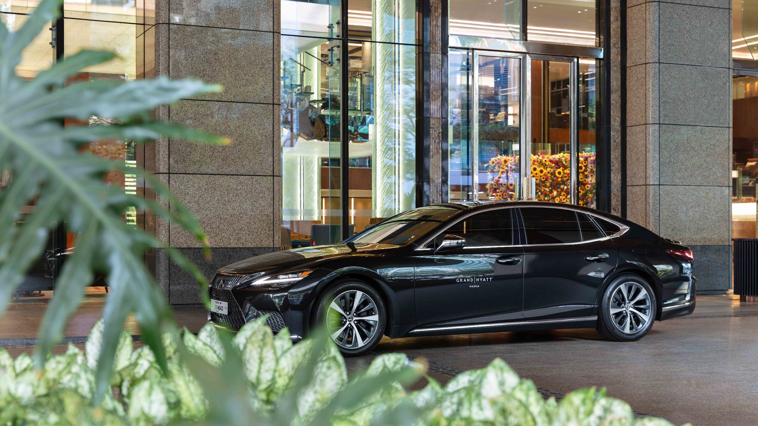 Grand Hyatt Manila Porte Cochere