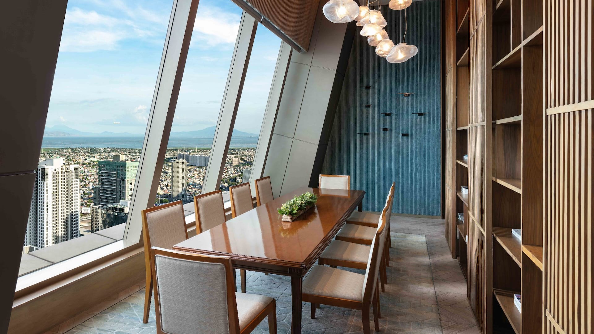 Grand Hyatt Manila Penthouse No 66 Library