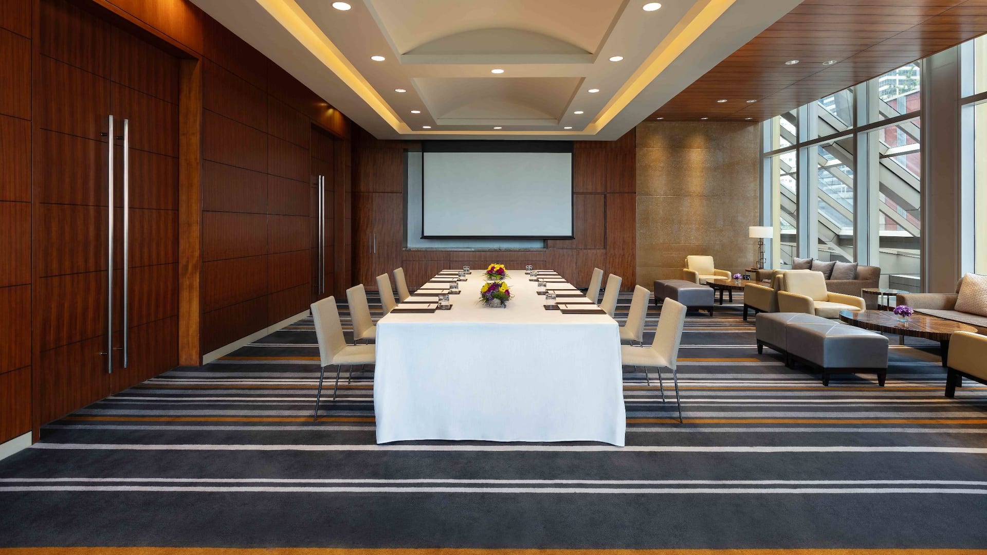 Grand Hyatt Manila Apartments Boardroom