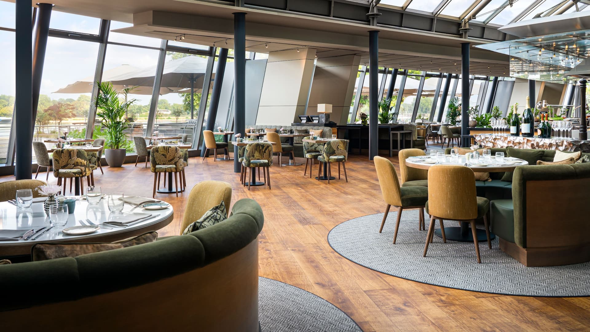 Bellpepper Restaurant entrance area with modern and stylish seats at Hyatt Regency Mainz
