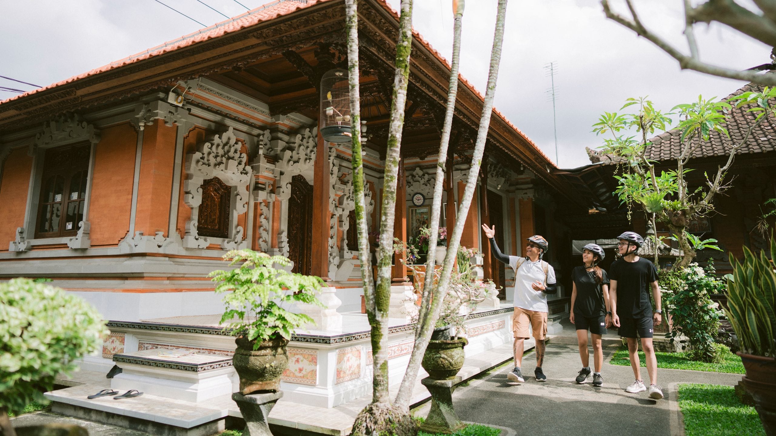 Alila Ubud Local House Interaction