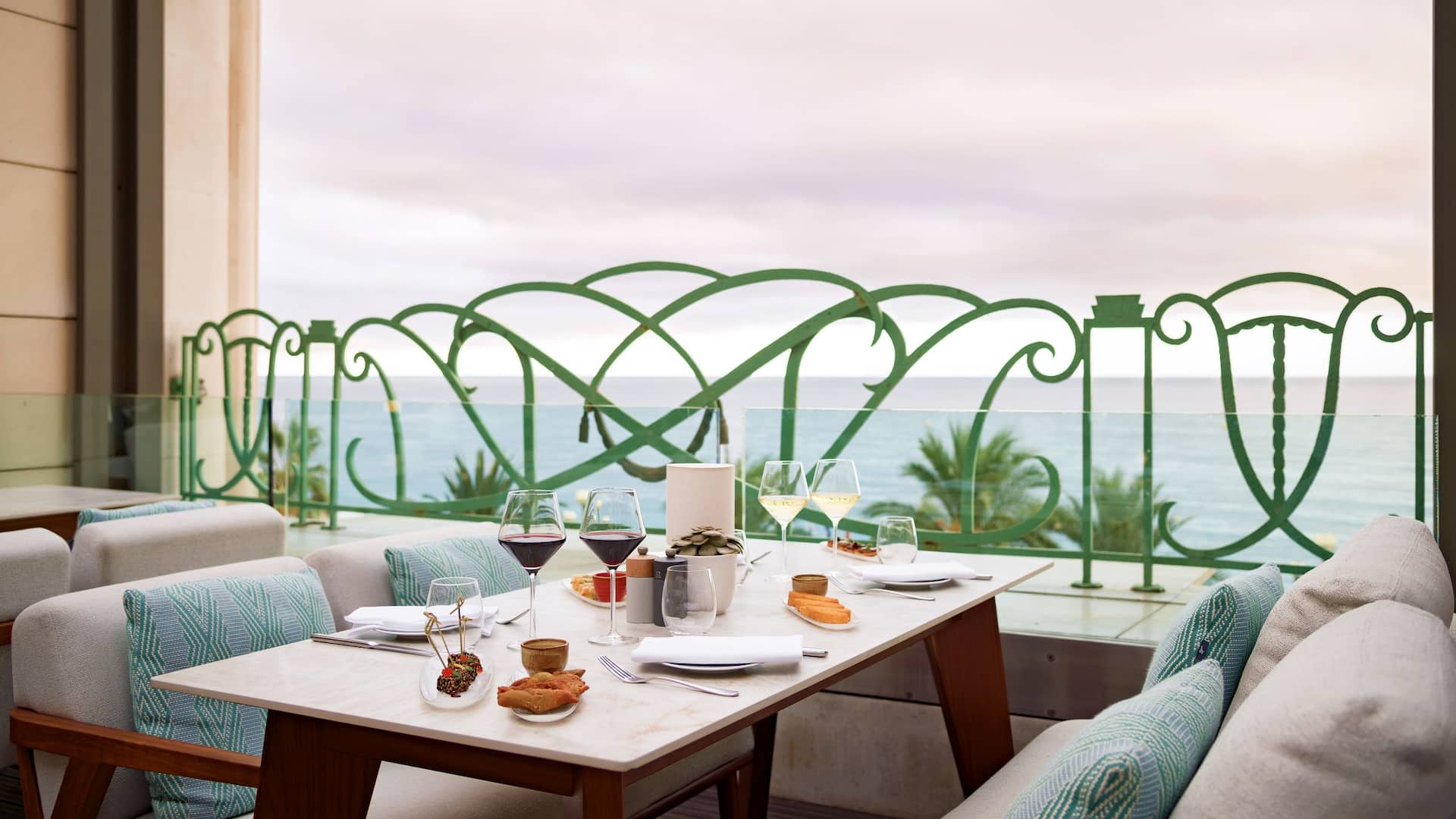 Hyatt Regency Nice Palais de la Méditerranée Restaurant Terrasse Sea View